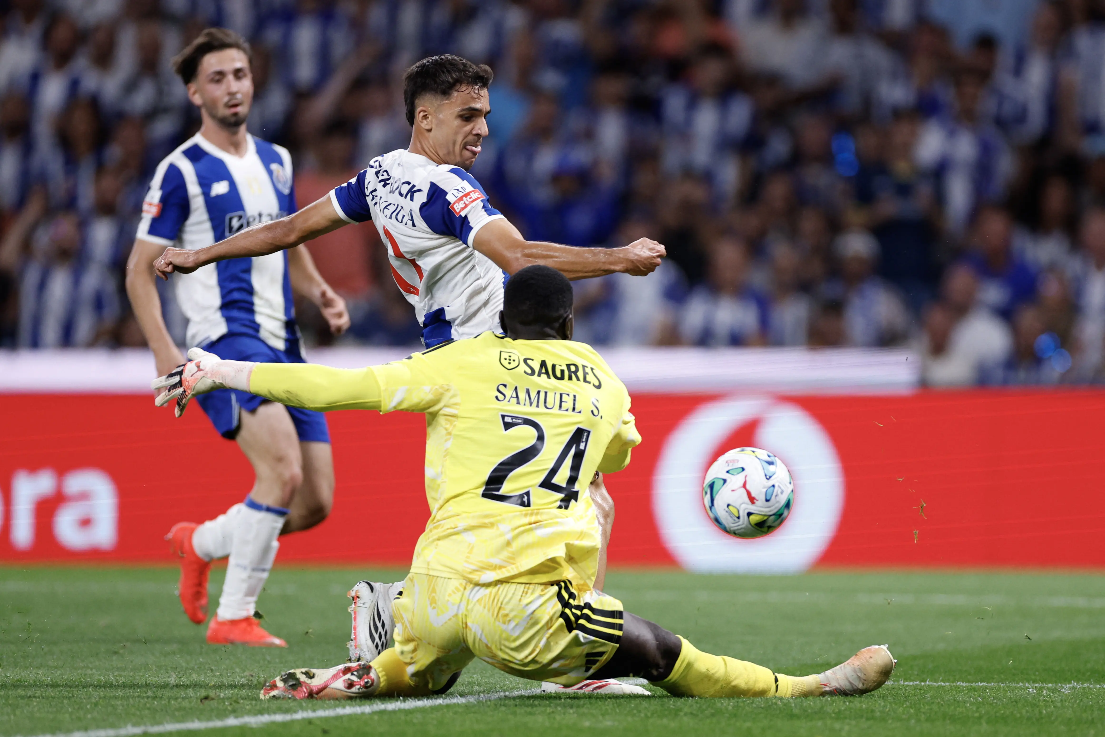 Porto vence o Benfica e abre cinco pontos na liderança do Português