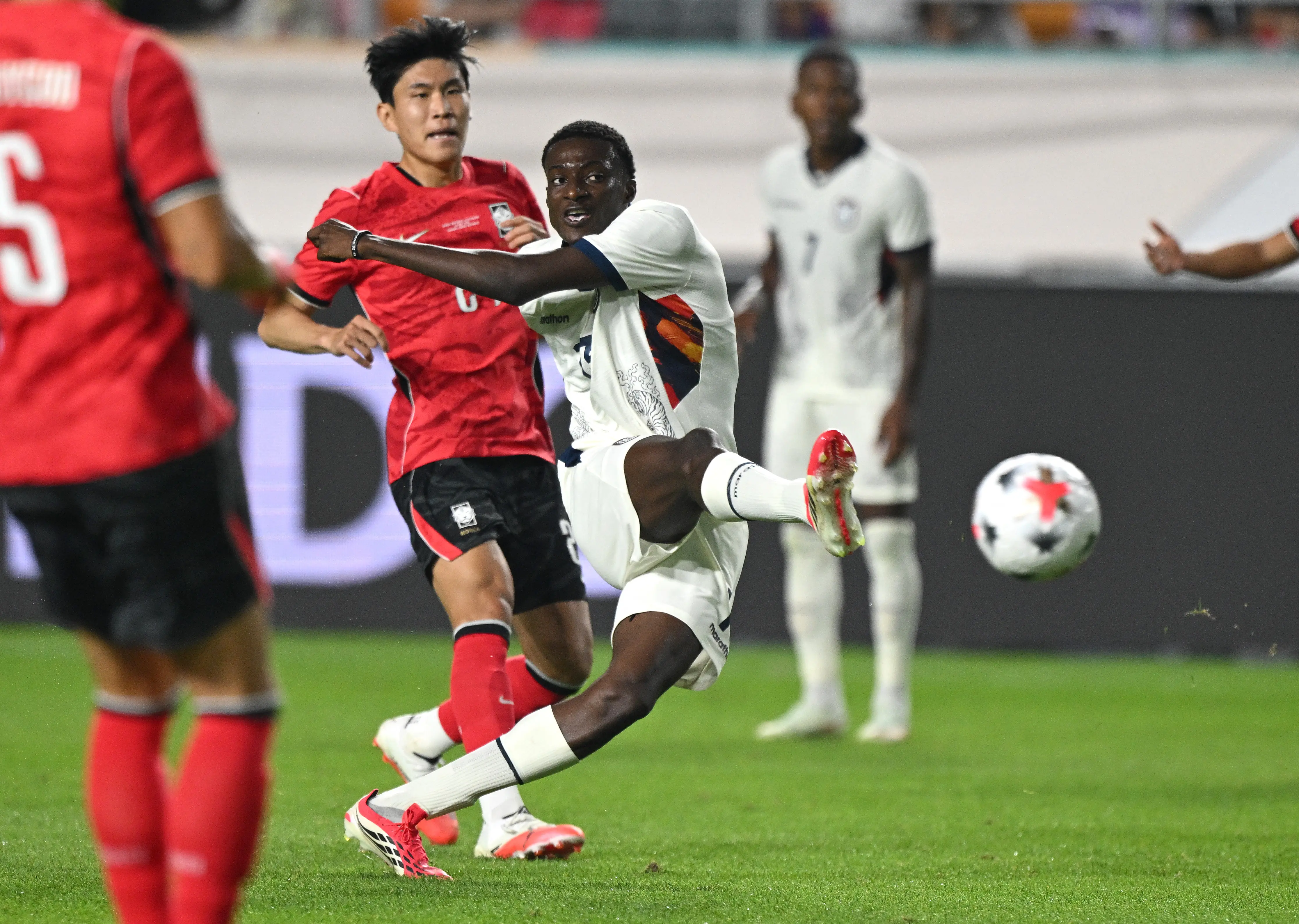 Equador perde para Coreia do Sul na estreia de Gallardo