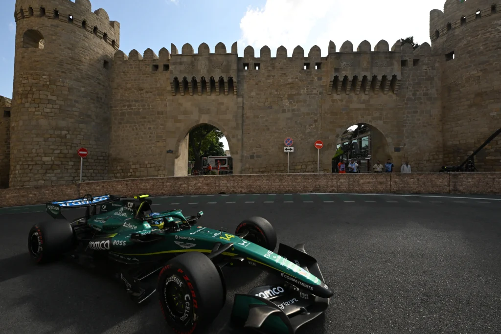 Aston Martin confirma Fernando Alonso e Lance Stroll para temporada 2027 da F1