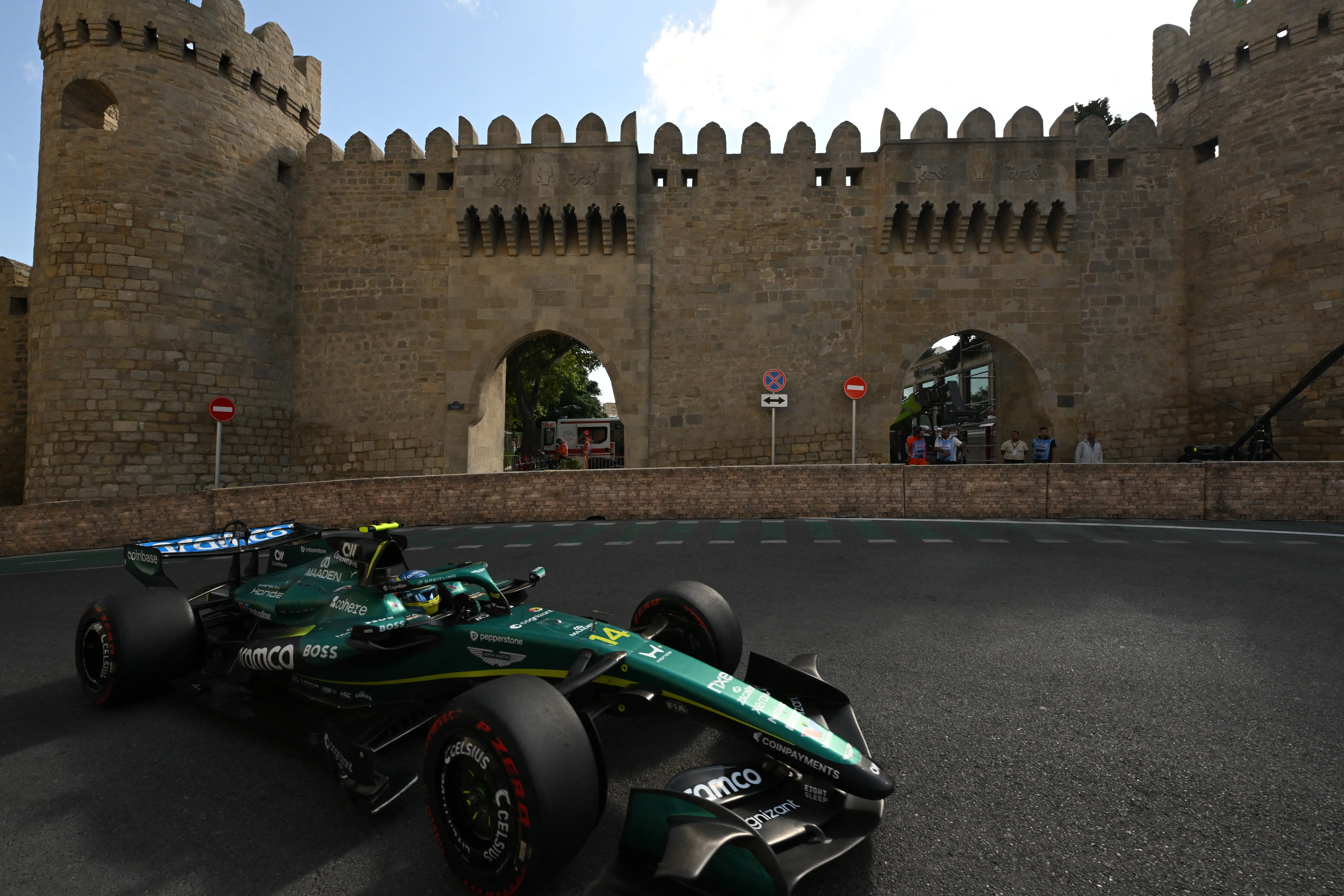 Aston Martin confirma Alonso e Stroll como pilotos para temporada 2027