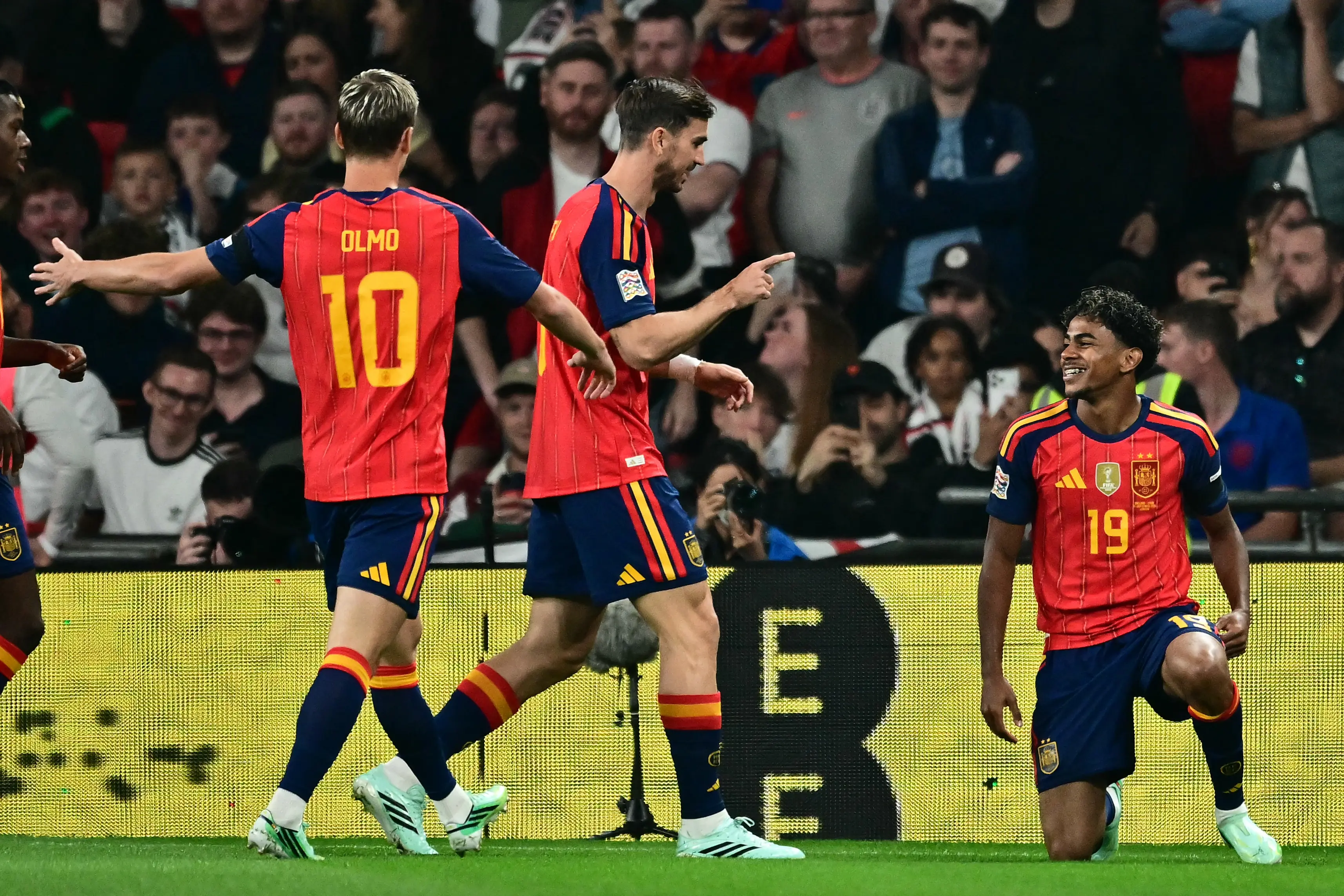 Com duas viradas e pênalti perdido, Espanha vence Inglaterra na estreia da Liga das Nações