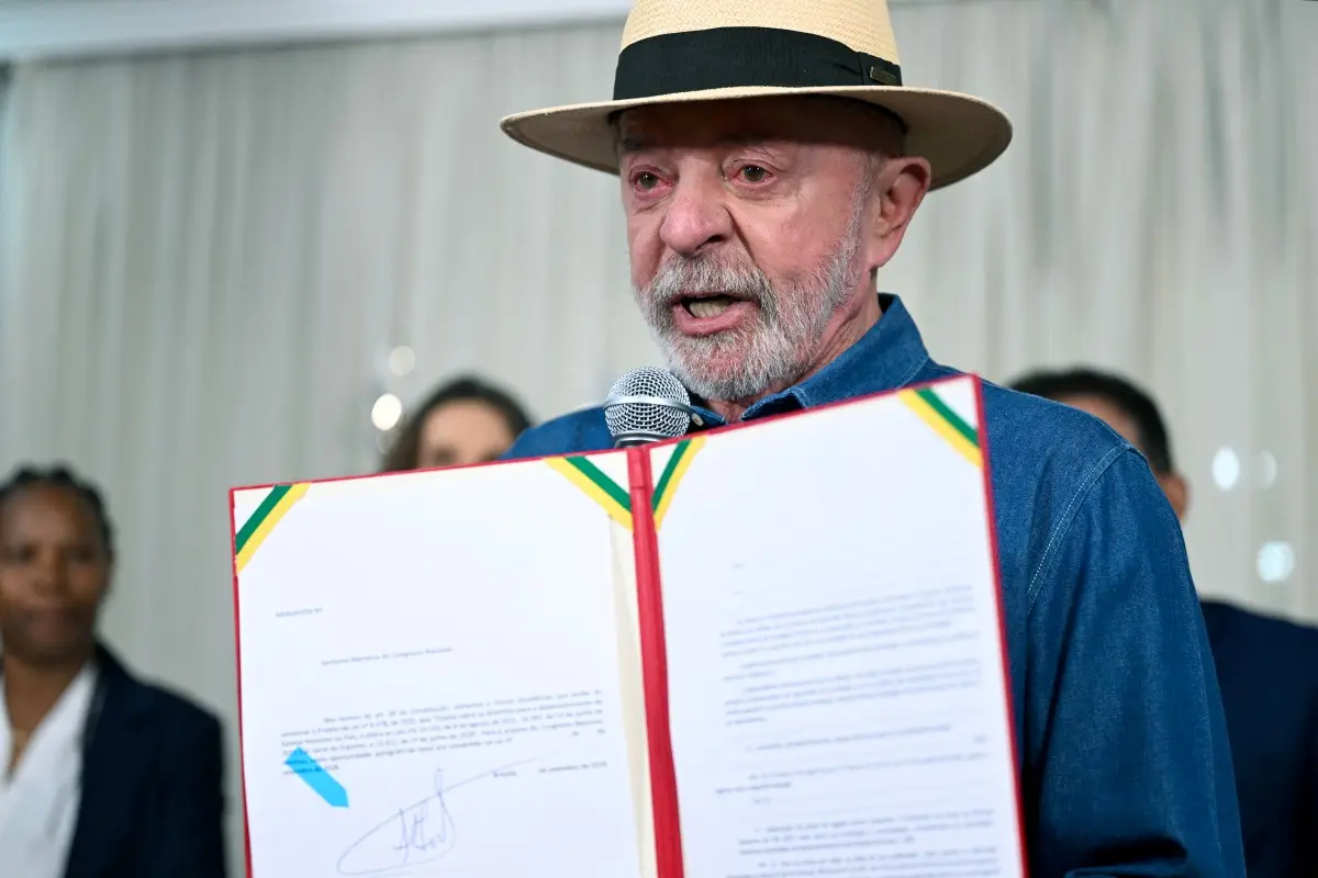 Lula sanciona lei que torna futebol feminino “prioridade” no Brasil