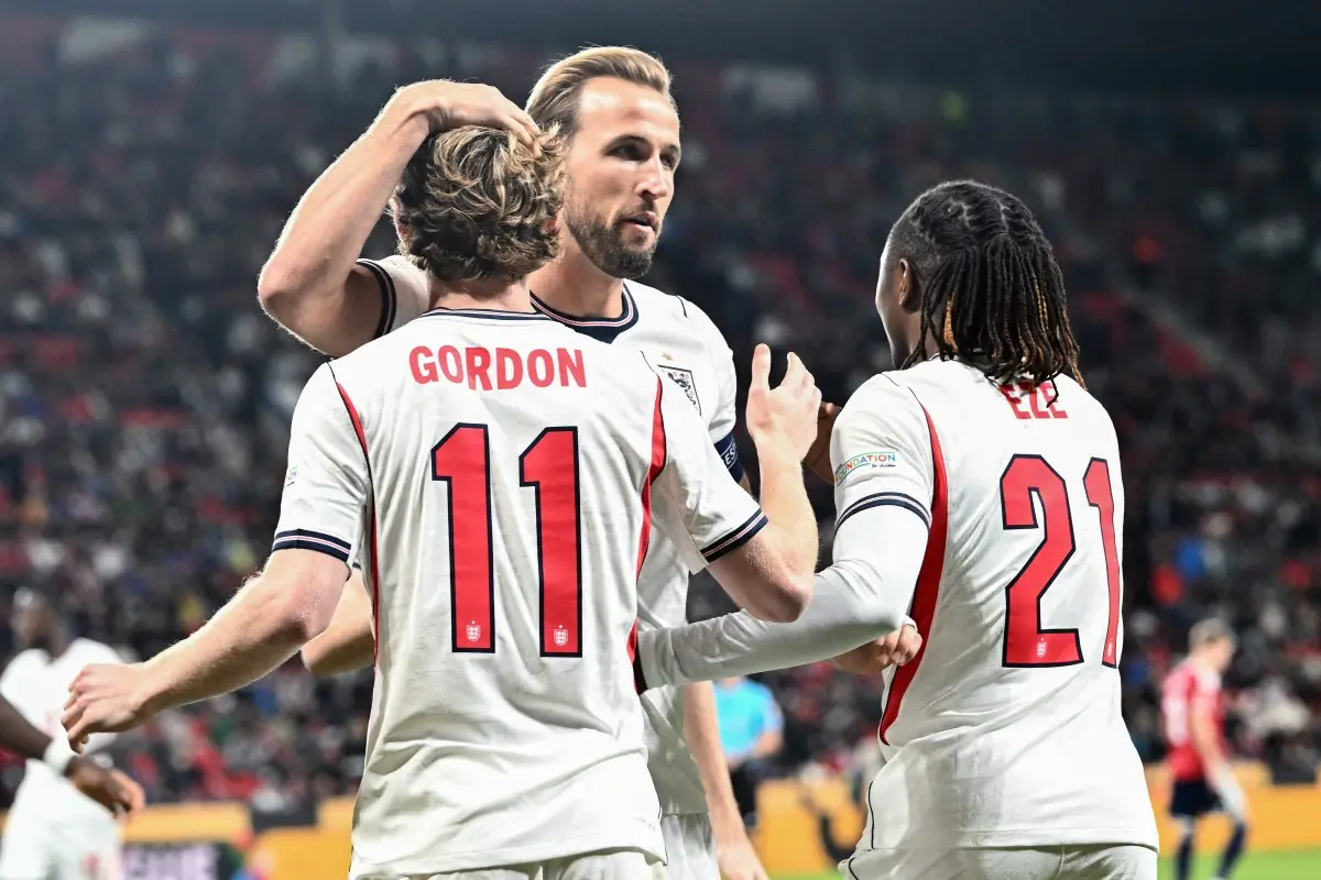 Com um a mais, Inglaterra bate República Tcheca e vence a primeira na Liga das Nações