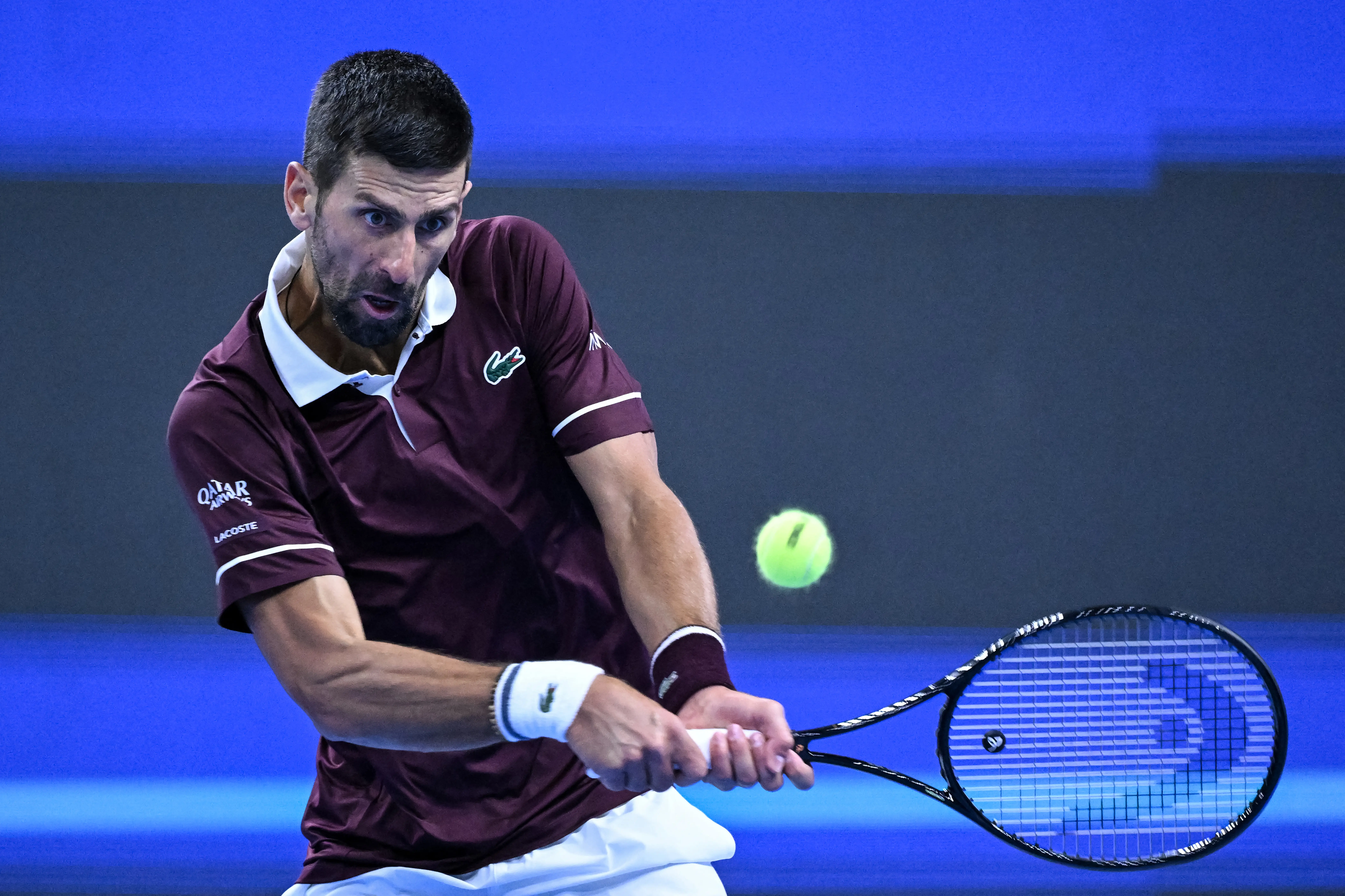 Djokovic volta a sentir problema físico, mas vence português em Pequim