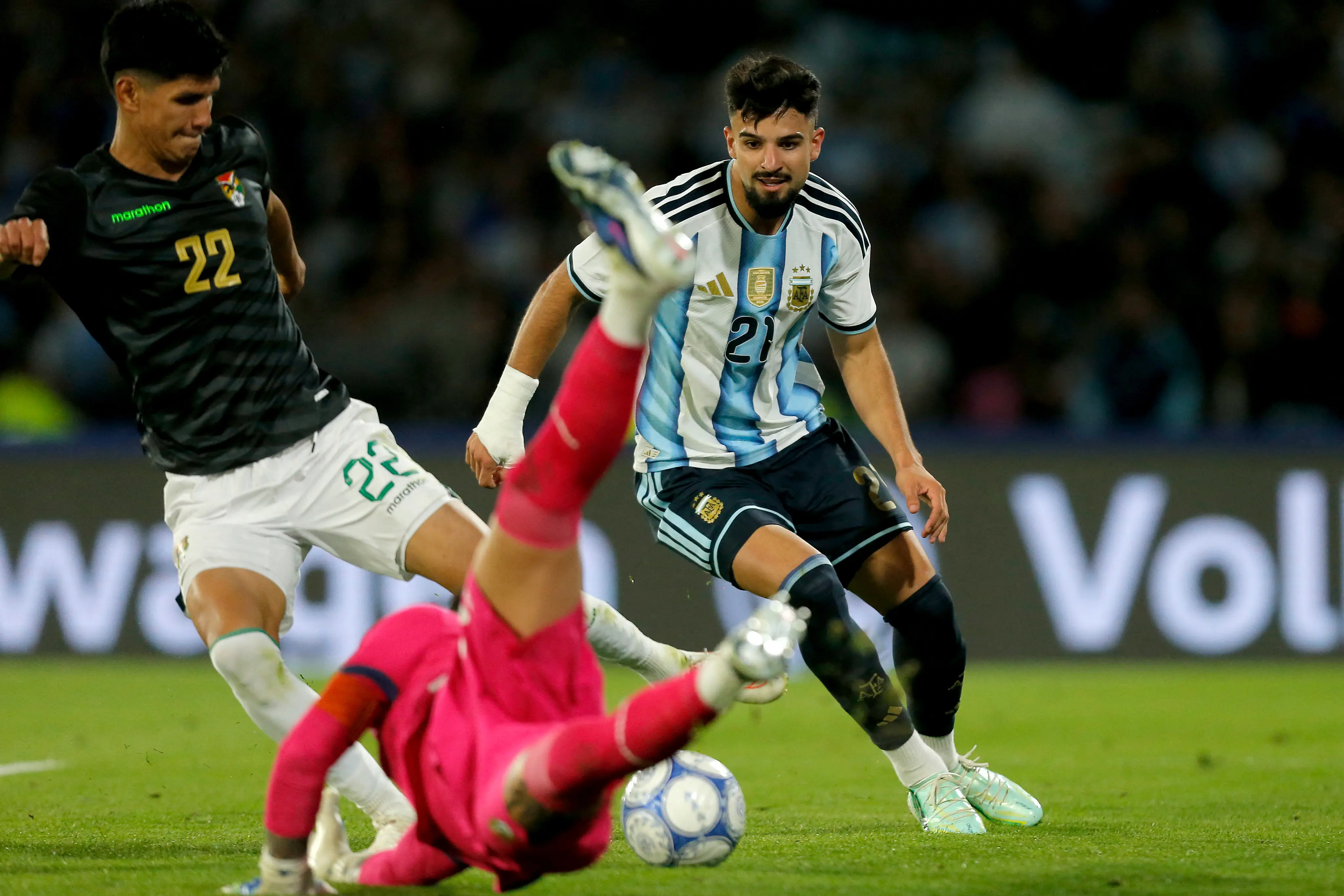 Flaco López marca, e Argentina faz quatro na Bolívia em amistoso