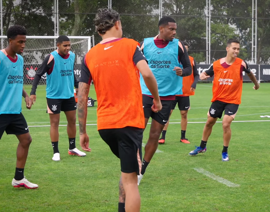 Com André em campo, Corinthians abre preparação para pegar o Flamengo