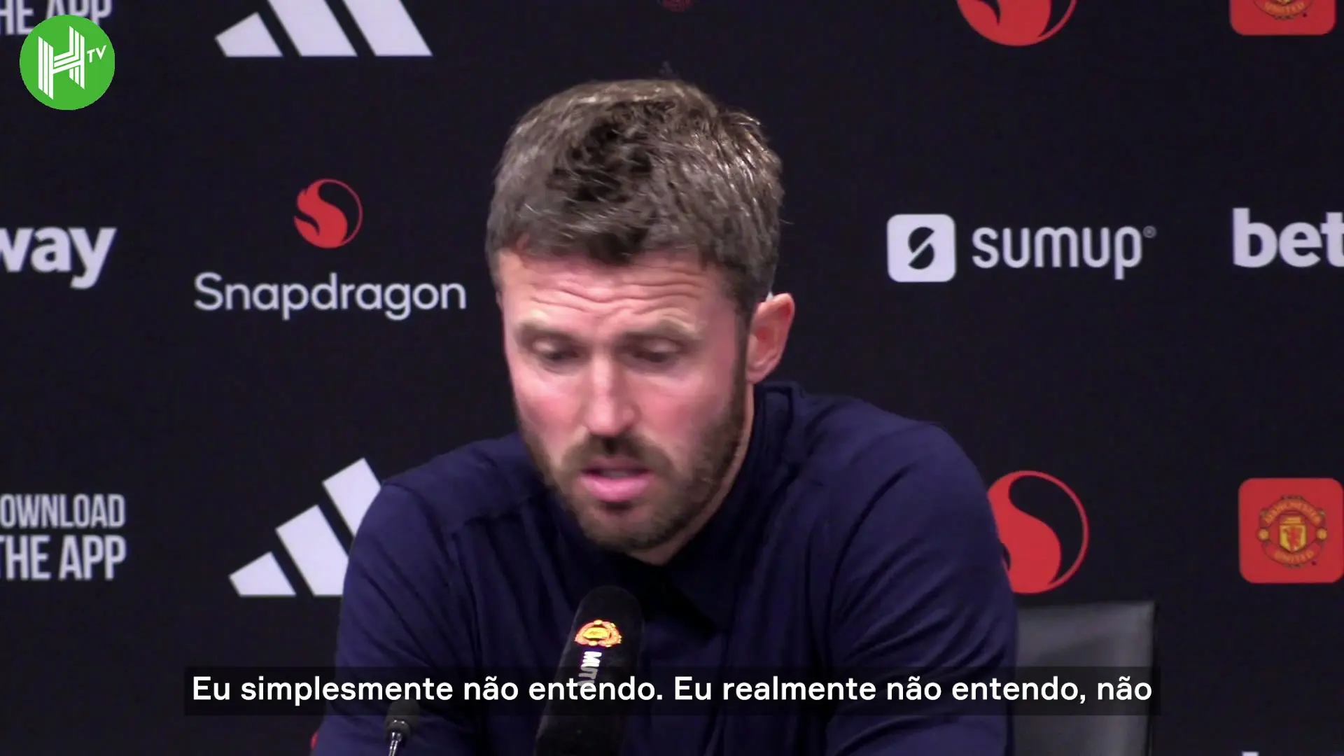 Carrick ‘perplexo’ com decisão de validar gol polêmico de Haaland