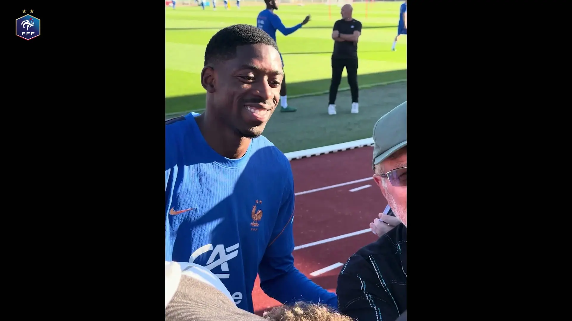 Dembele, Olise e estrelas da França encontram torcedores após o treino