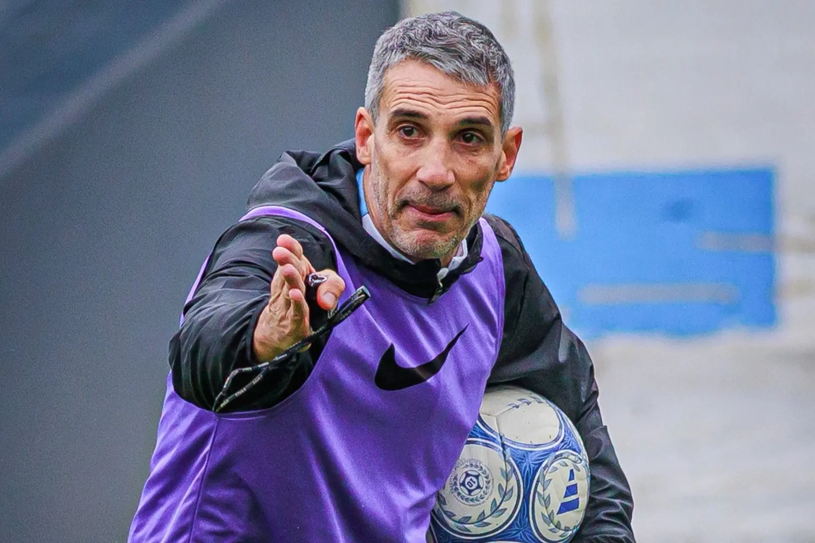 Ex-Santos, Vojvoda vive crise no comando do Racing