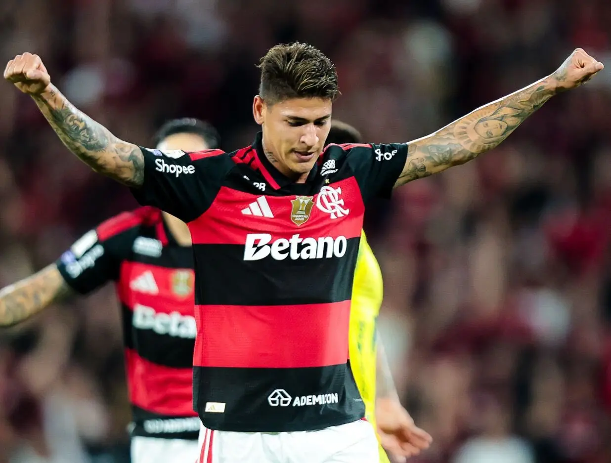 Flamengo vence Mirassol e chega a um ponto do líder Palmeiras