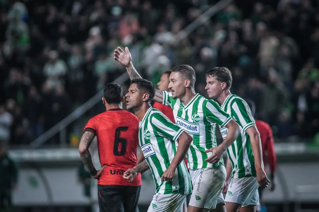 Juventude cede empate ao Atlético-GO, mas assume liderança da Série B