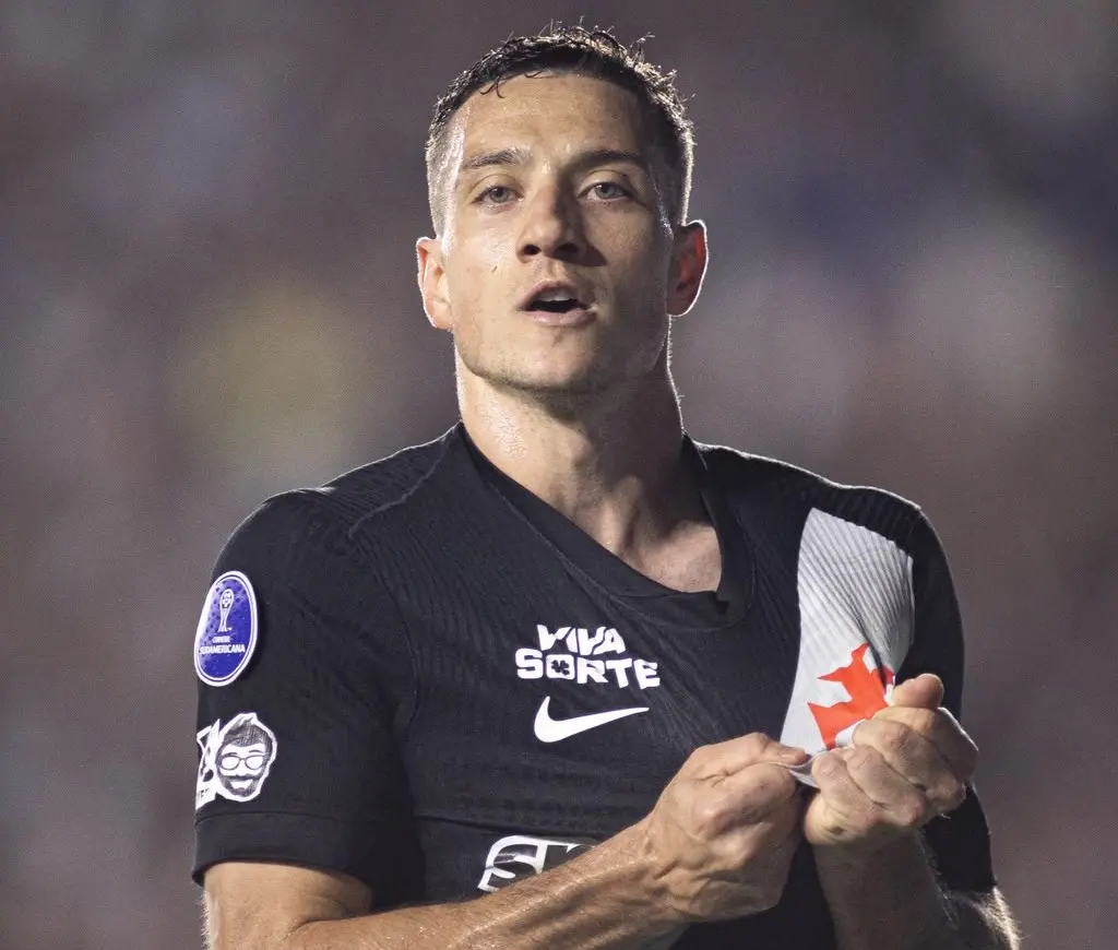 Bruno Duarte celebra primeiro gol pelo Vasco após classificação na Sul-Americana