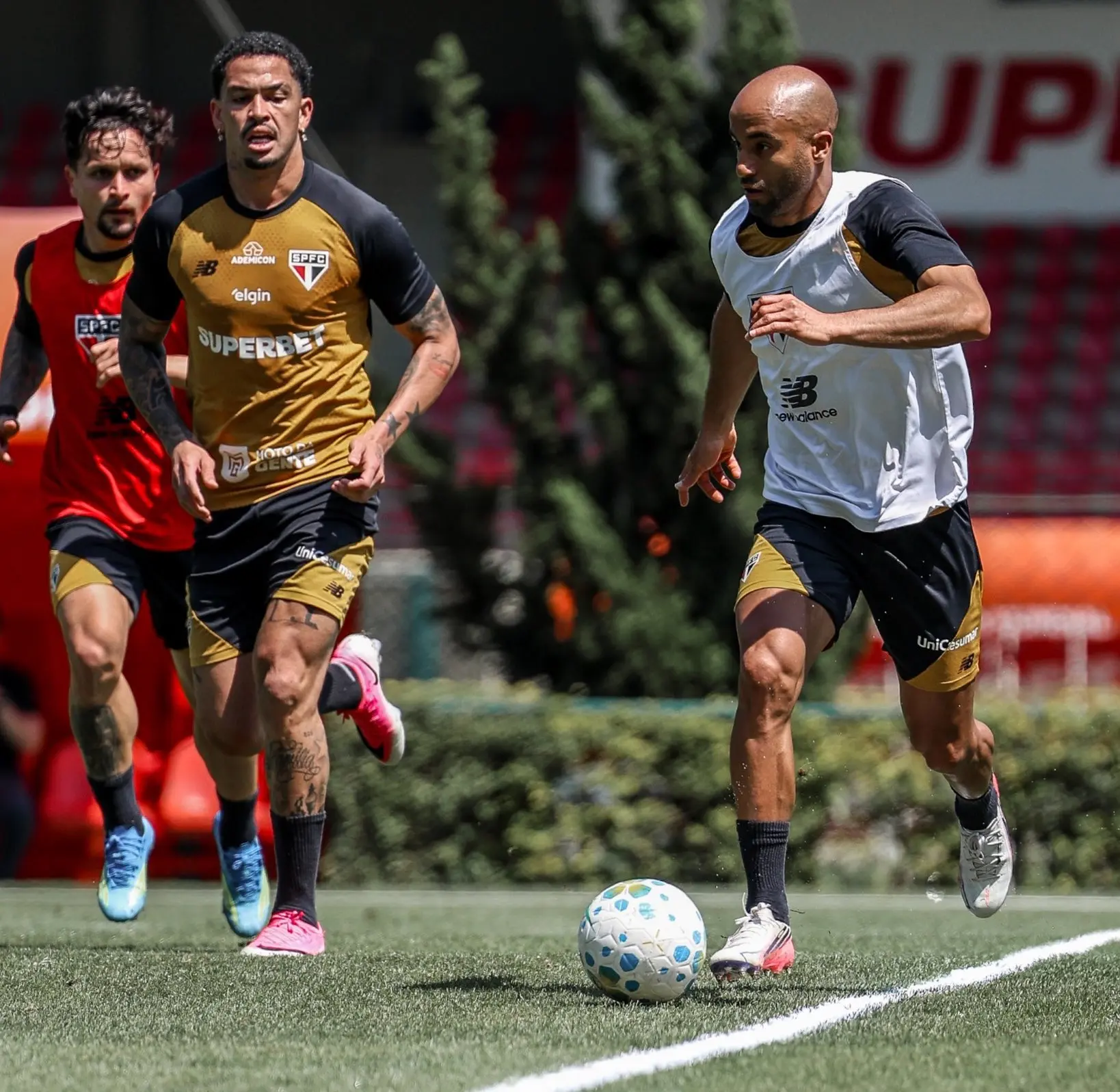 Lucas e Bobadilla iniciam treinos gradativos com elenco e se aproximam de retorno no São Paulo
