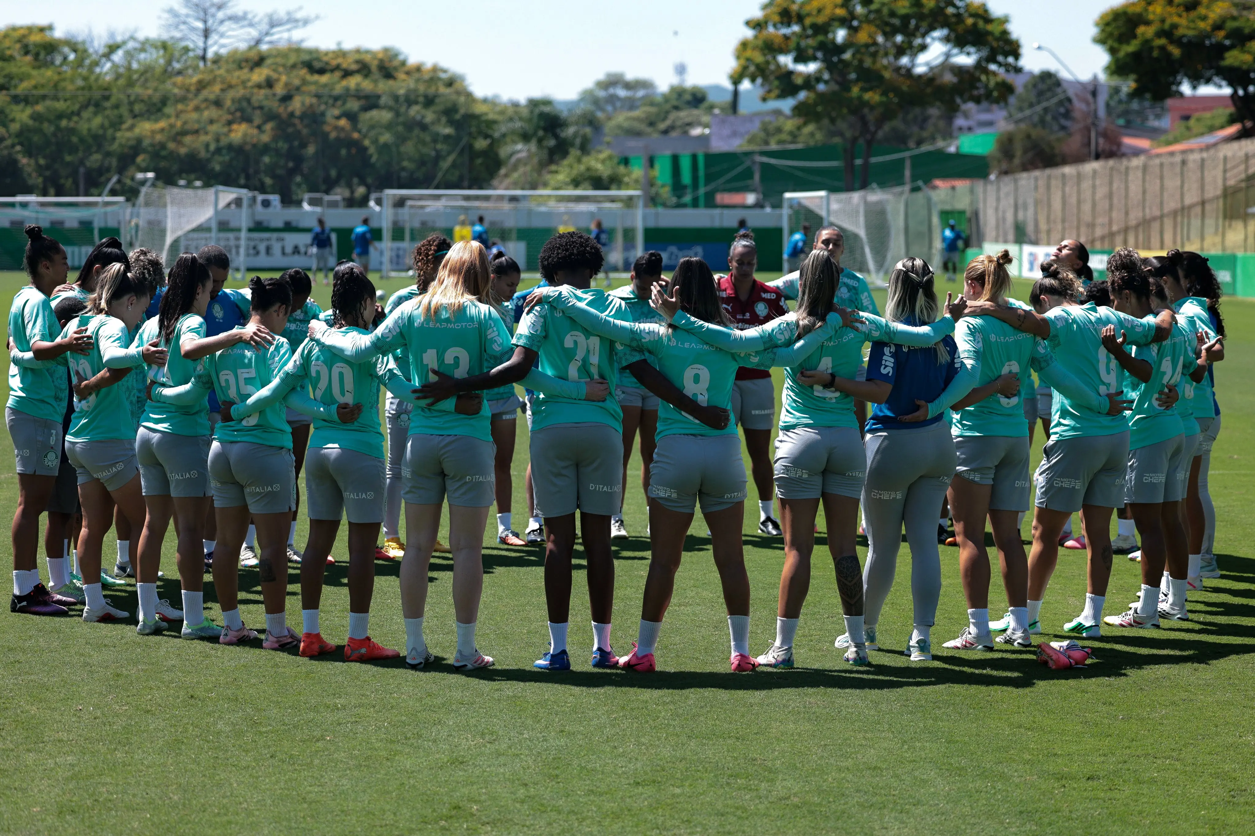 Time feminino do Palmeiras faz amistoso aberto à torcida antes de disputar a Libertadores