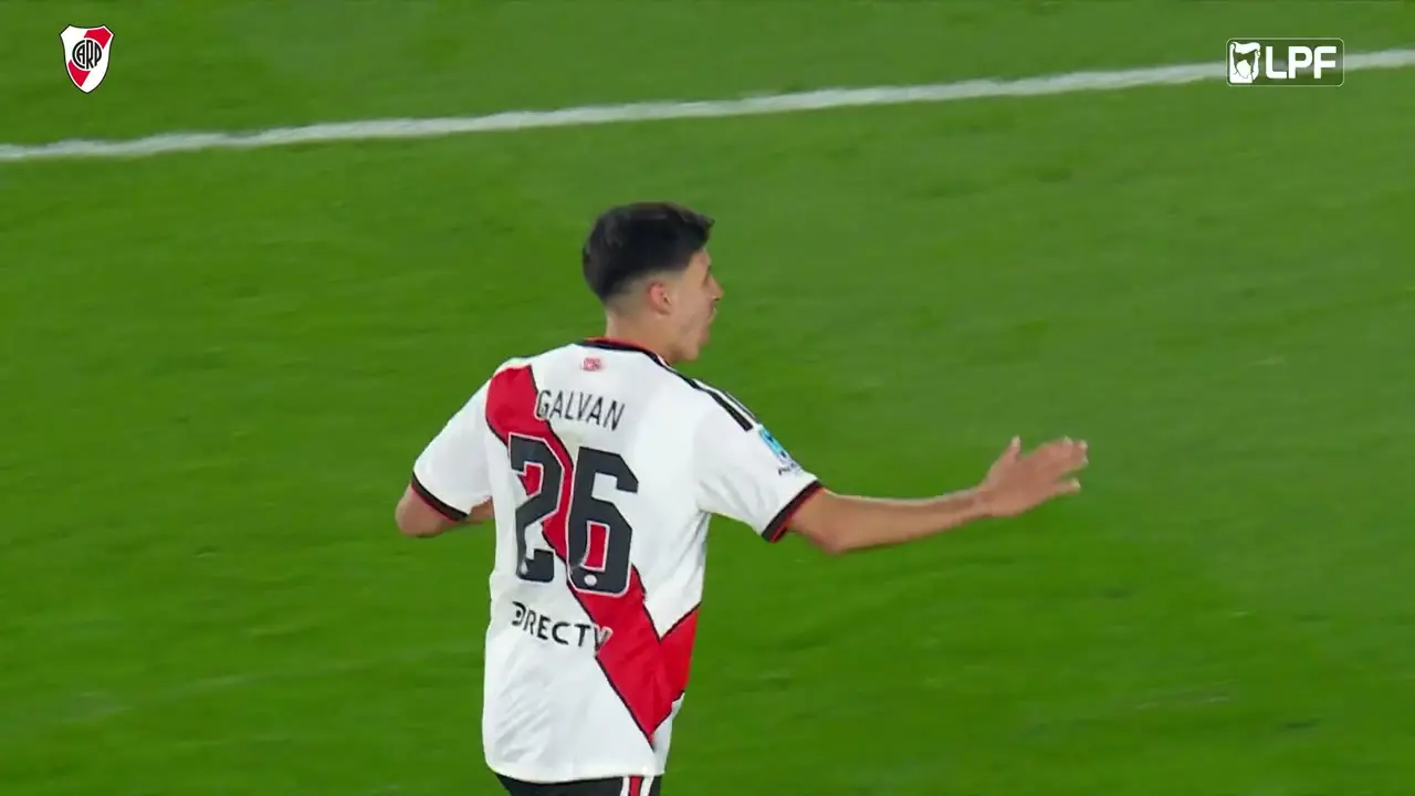 O golaço de Galván em seu doblete contra o Independiente Rivadavia