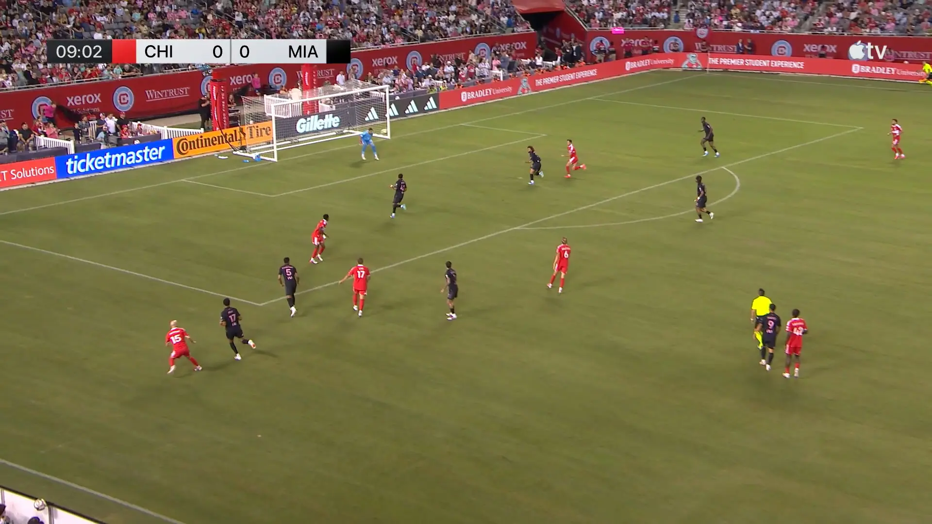Lewandowski se estica na área para marcar contra o Inter Miami; confira o lance