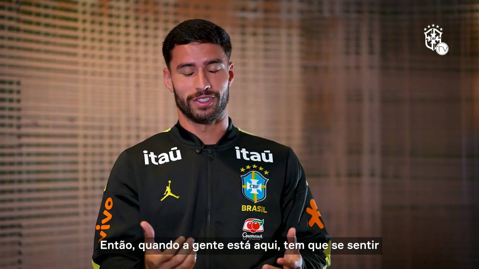 Martinelli fala sobre privilégio de defender o Brasil e conselhos de Thiago Silva