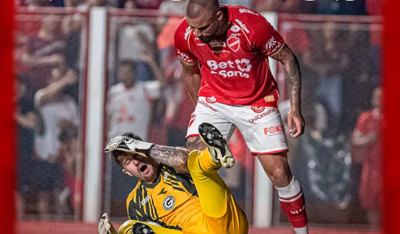 Vila Nova vence o Goiás em clássico e cola no G2 da Série B