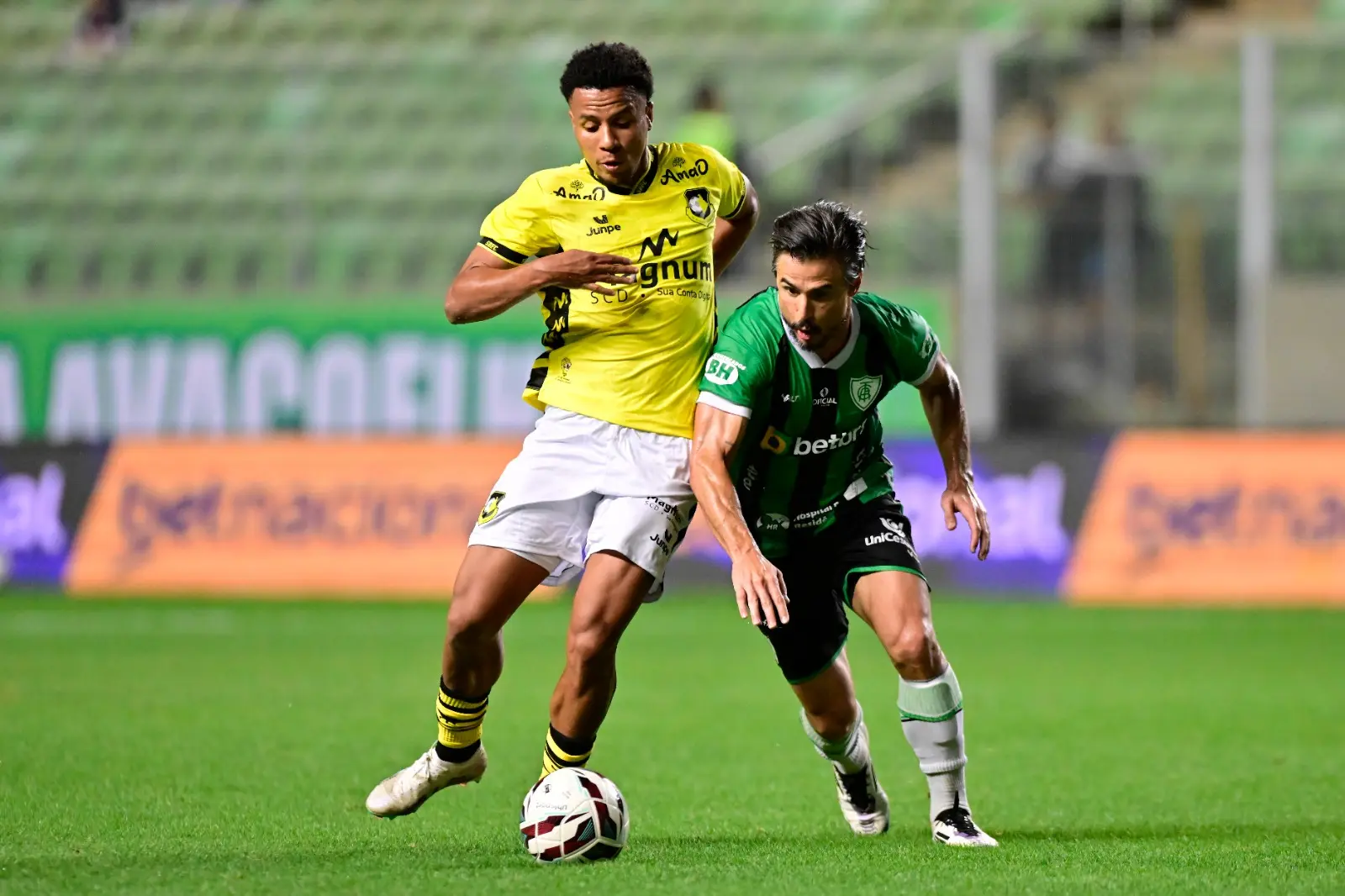 Willian Bigode erra pênalti, e América-MG perde do São Bernardo pela Série B