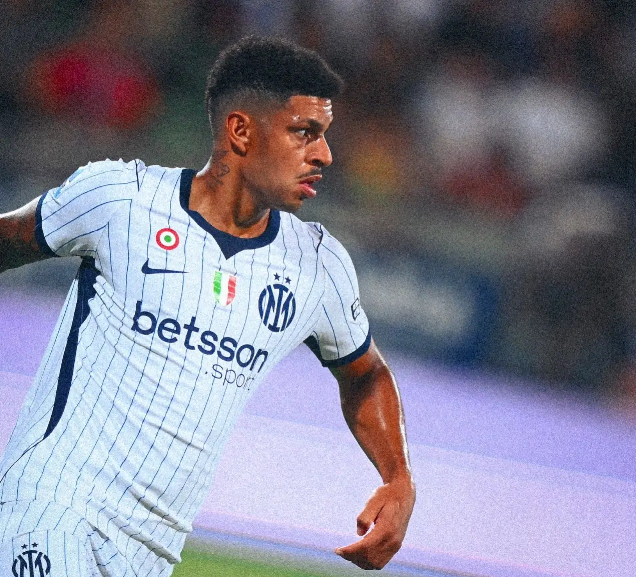 Brasileiros estarão em campo em duelo entre Roma e Inter pelo topo da Serie A