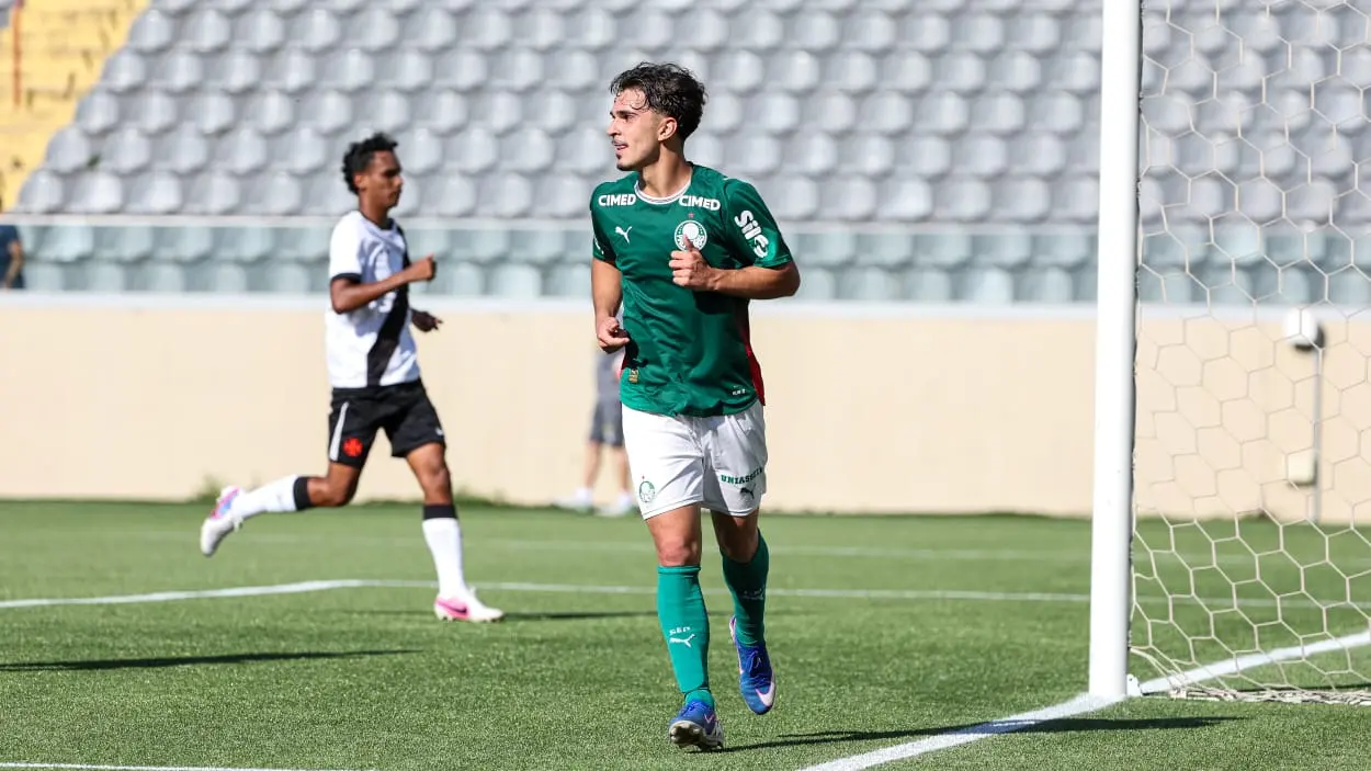 Palmeiras goleia o Vasco na última rodada e enfrenta nas quartas do Brasileirão sub-17