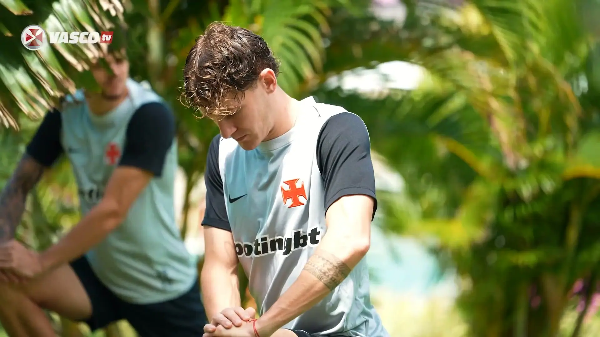 Vasco treina em Salvador após classificação mirando clássico pelo Brasileirão
