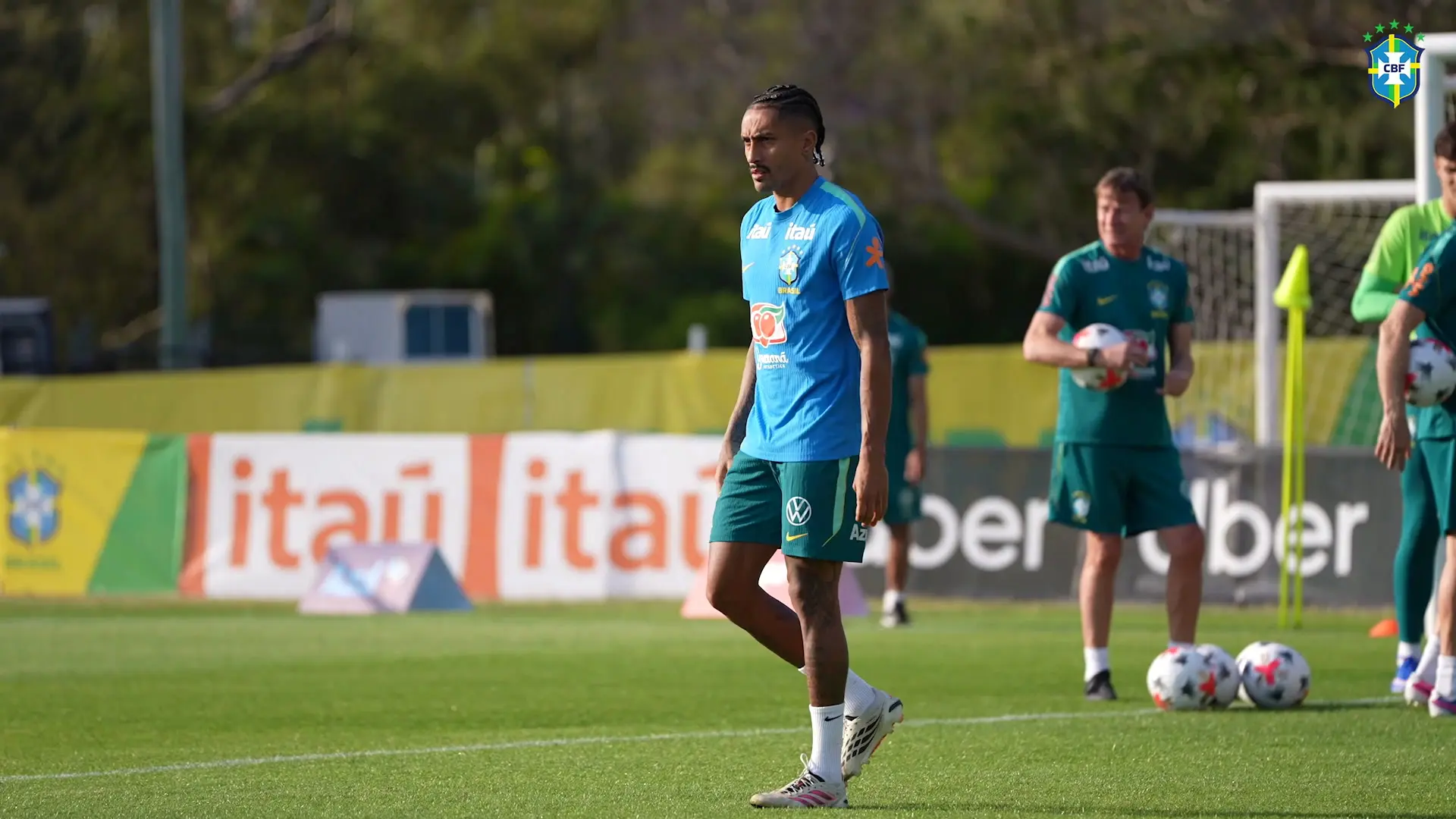 Raphinha se junta ao Brasil no primeiro treino na Austrália