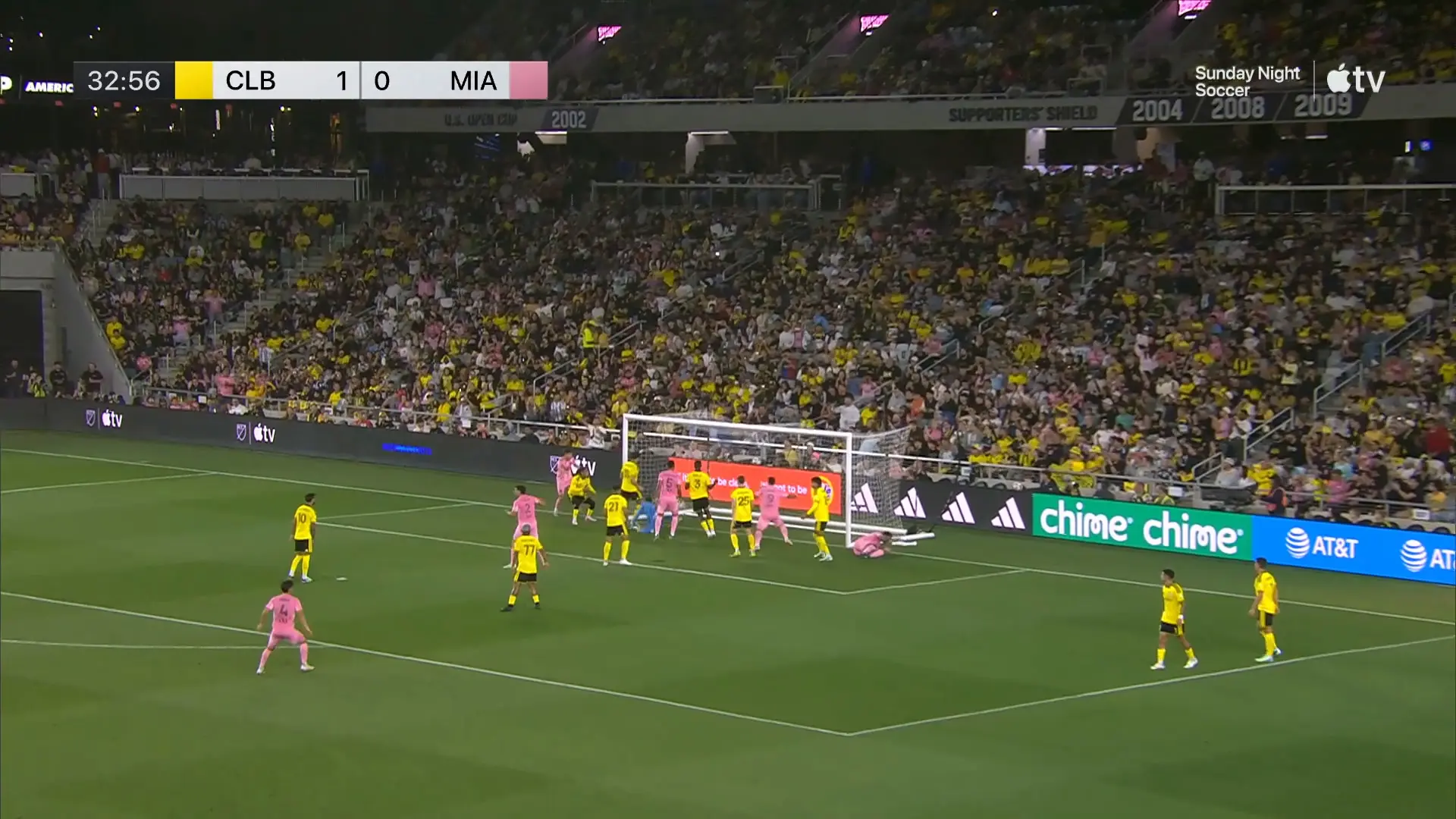 Messi marca golaço de falta de ângulo impossível na MLS