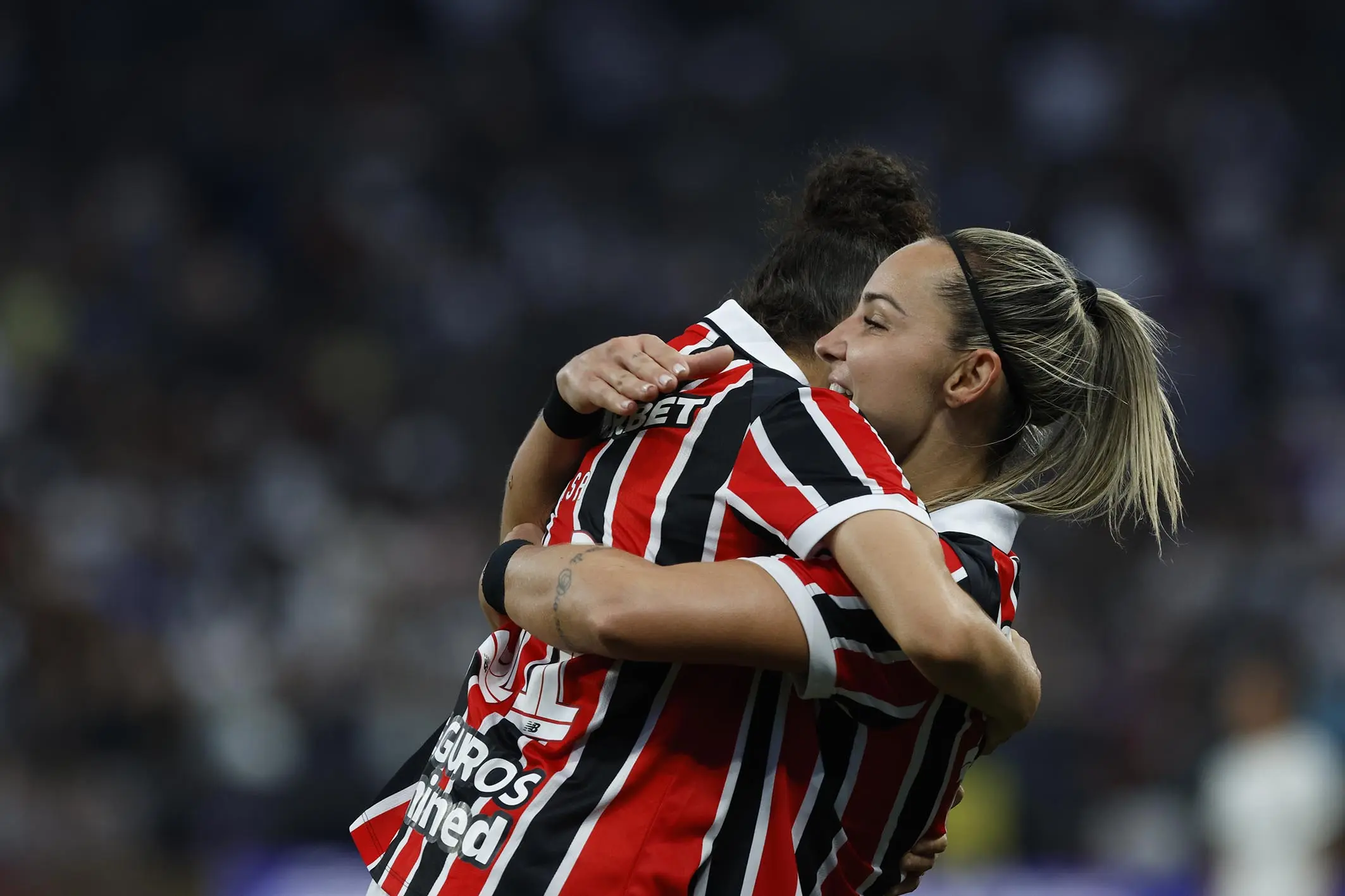 São Paulo vence o Corinthians de virada na final do Brasileirão feminino