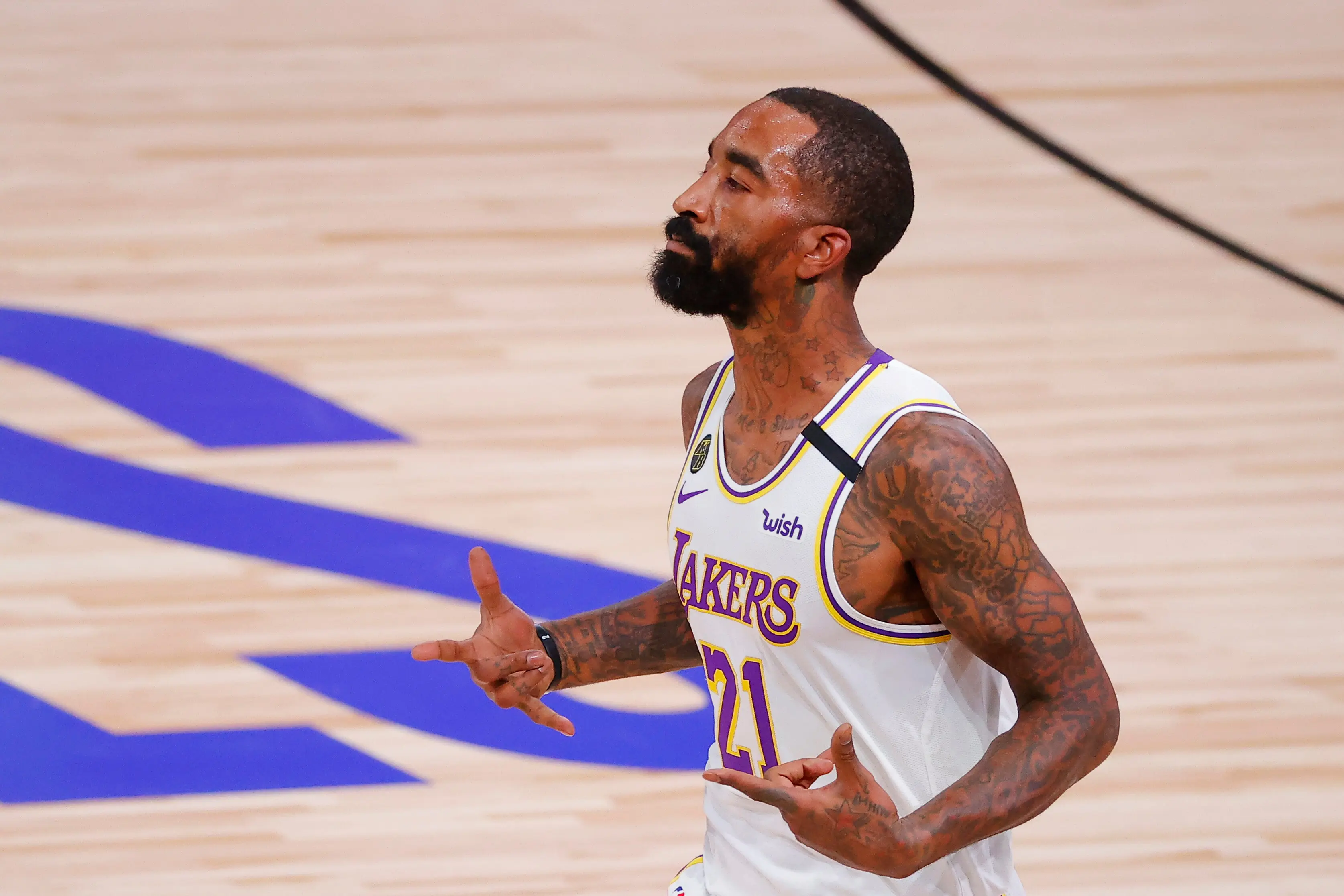 Ex-jogador e bicampeão da NBA, J. R. Smith é preso por acusação de violência doméstica