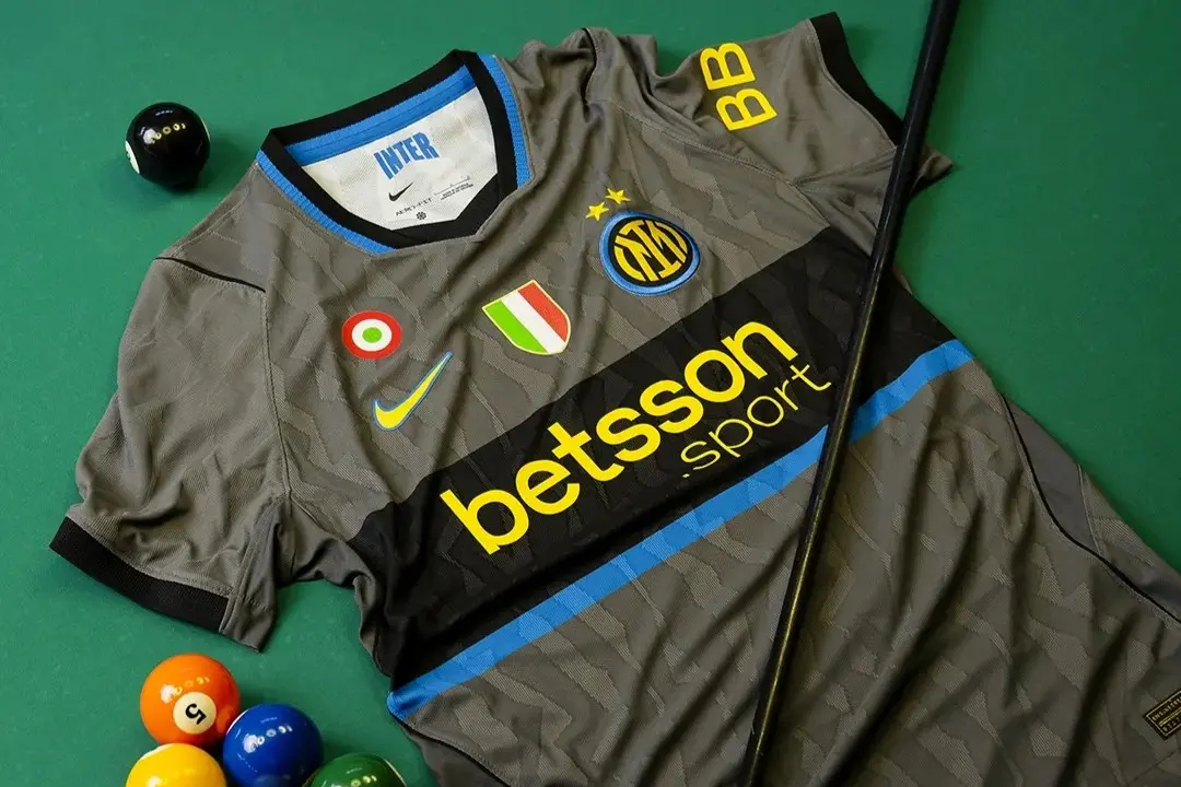 Inspirada na época de Ronaldo, Inter apresenta nova terceira camisa para 2026/27