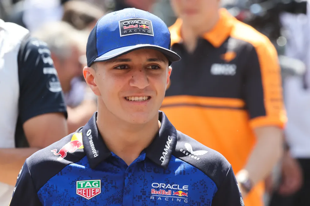 Hadjar se recupera de lesão e volta à Red Bull no GP do Azerbaijão