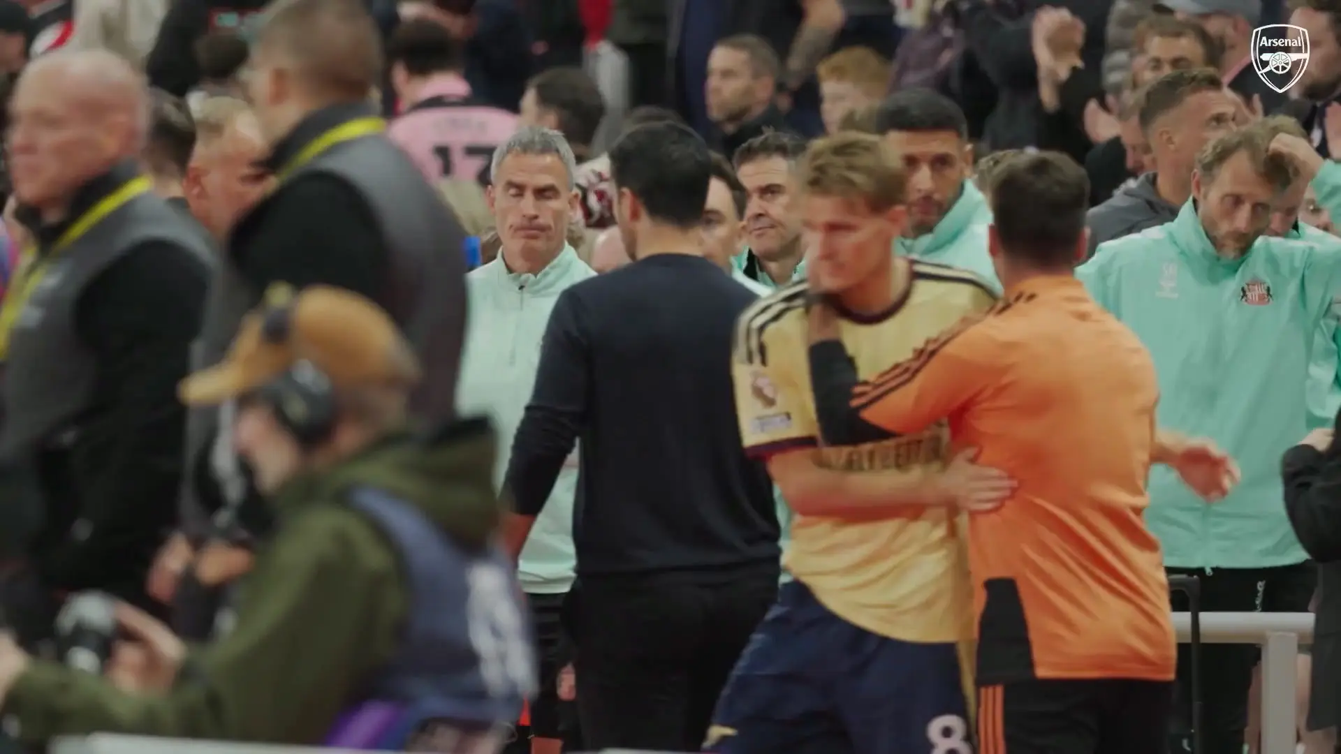 Bastidores: Arteta comemora a vitória do Arsenal no Stadium of Light