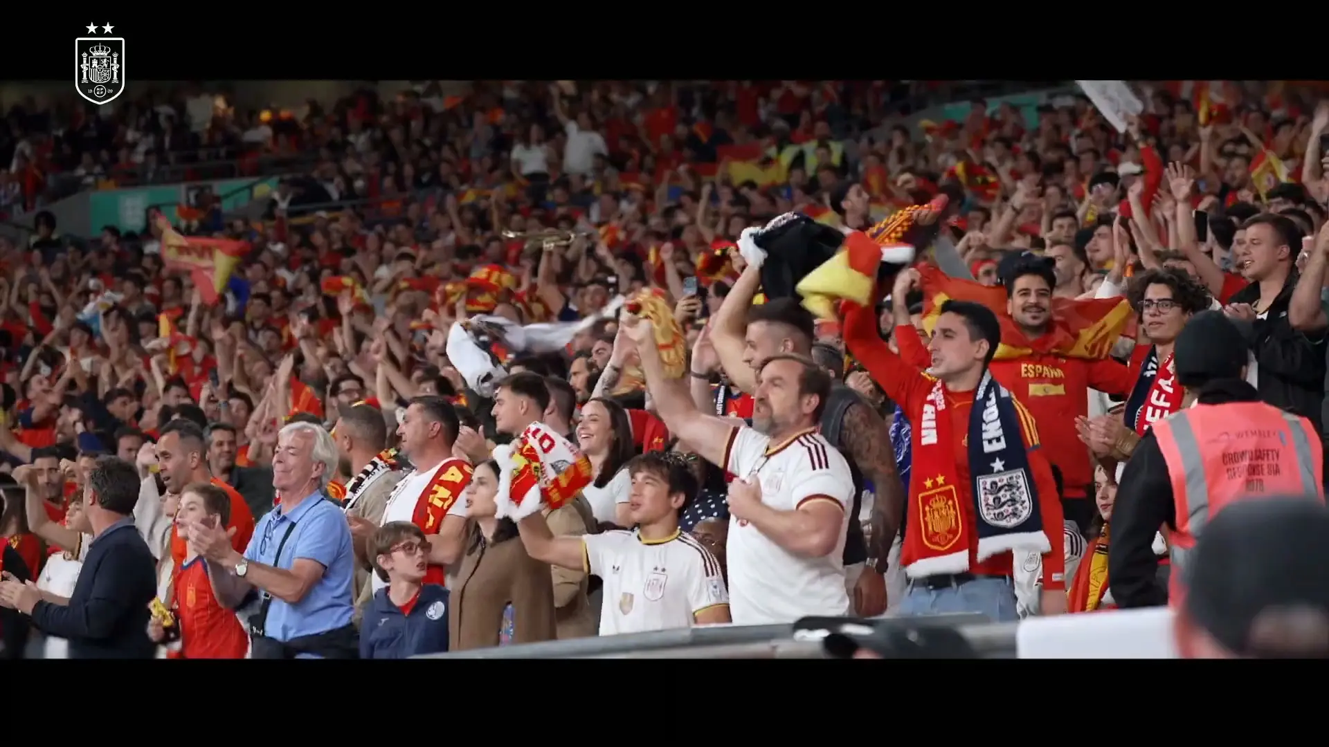 Espanha comemora vitória sobre a Inglaterra com os torcedores em Wembley