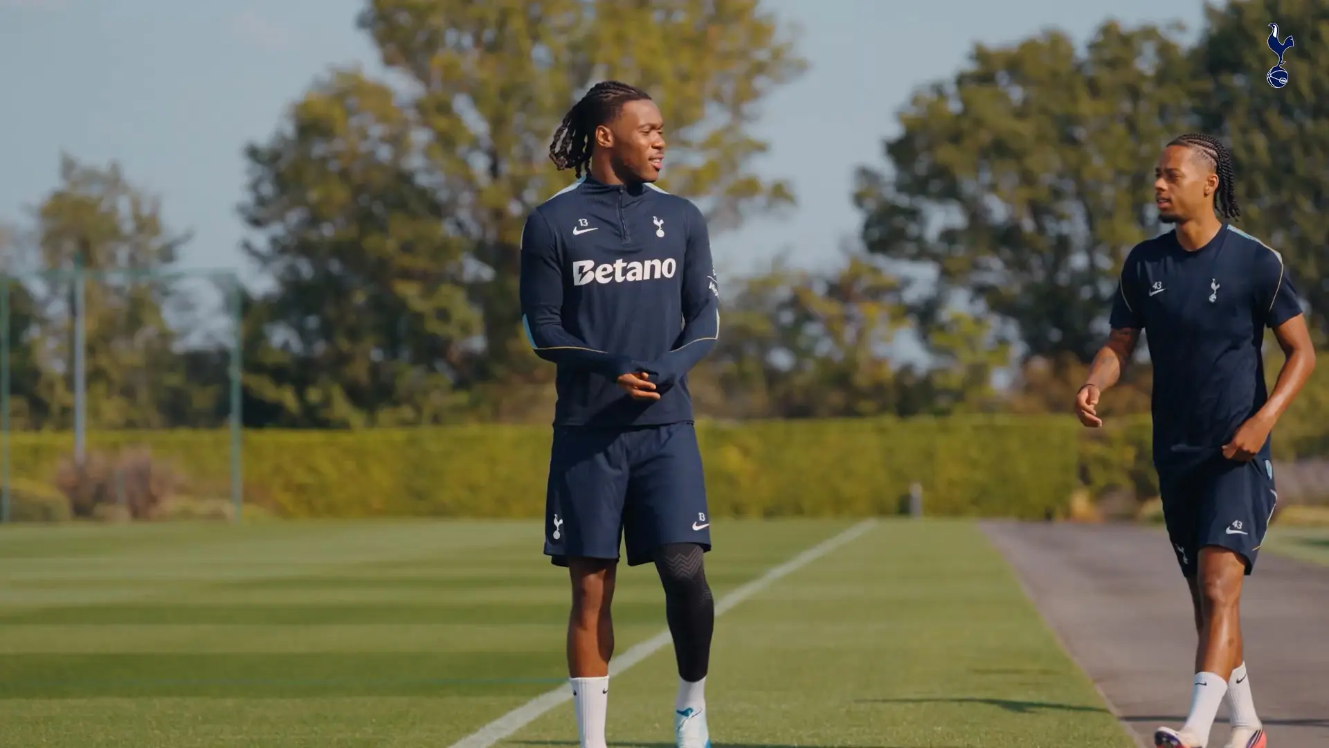Savinho, Solanke e companhia comandam o treino do Spurs durante a pausa internacional