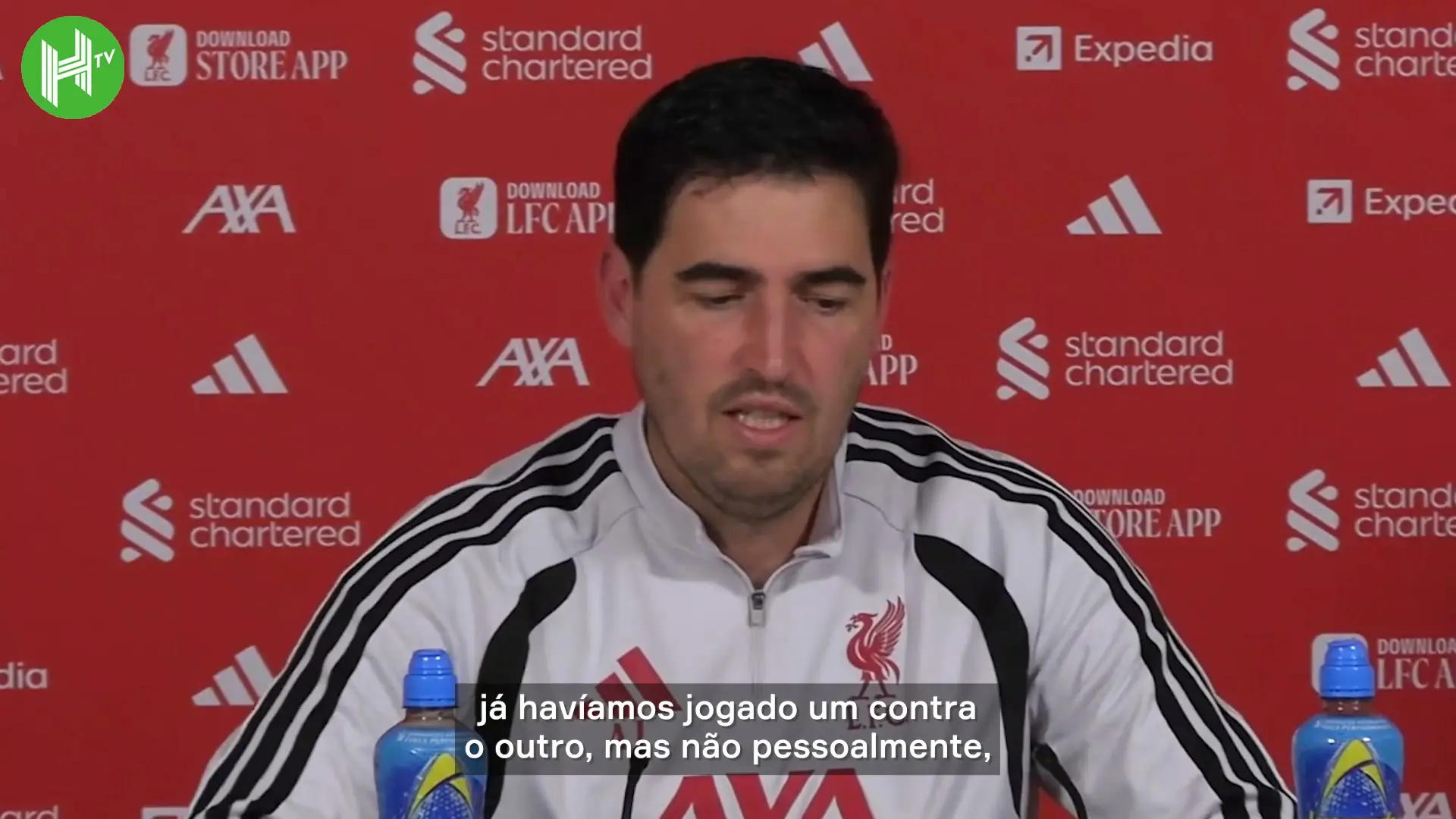 Iraola elogia Araújo enquanto ele busca melhorar seu inglês