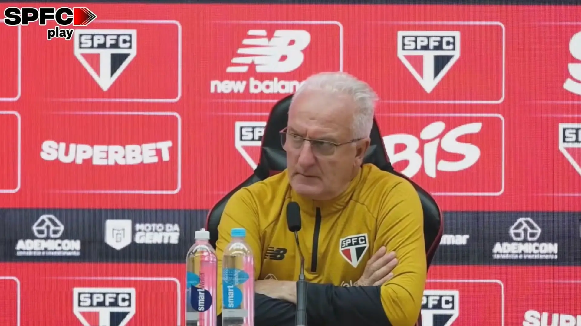Dorival Júnior fala sobre presença de Hernanes no CT