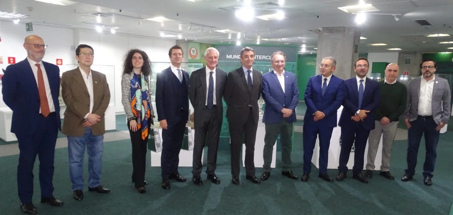 Palmeiras recebe comitiva de autoridades do governo da Itália na Sala de Troféus