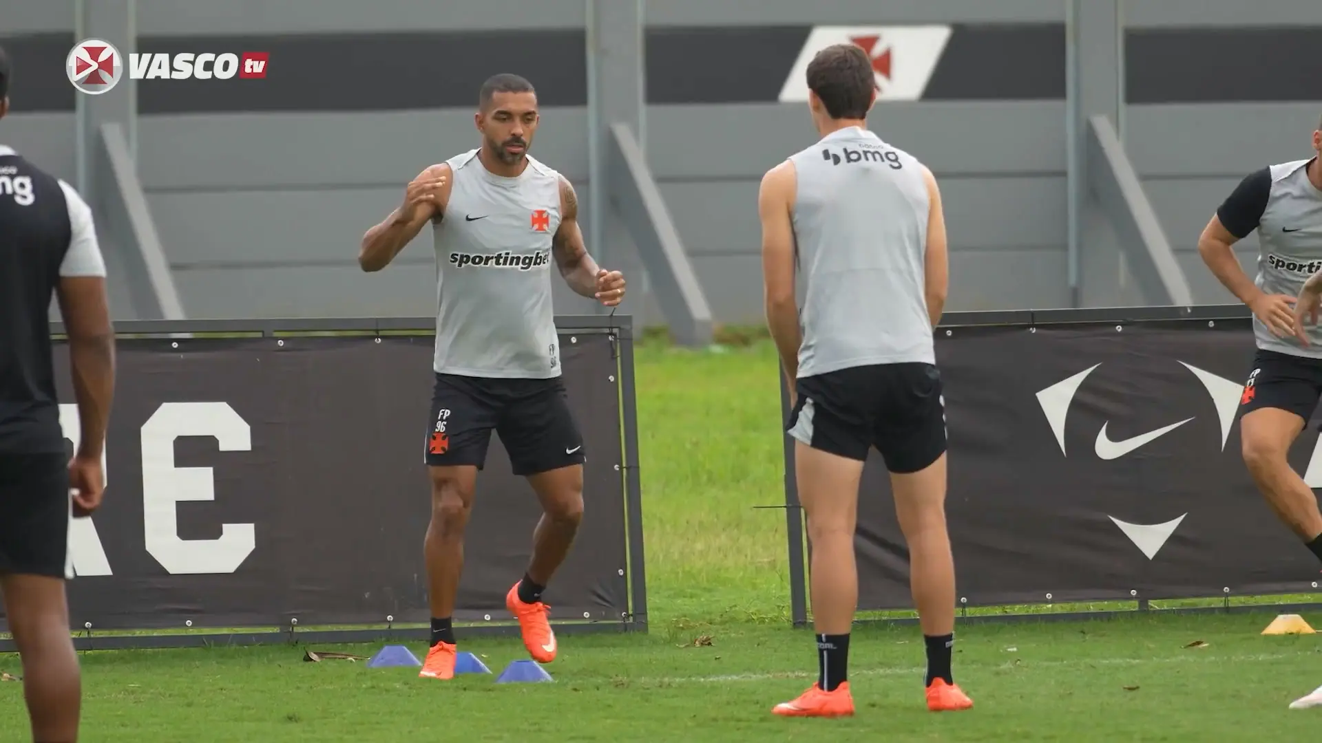 Vasco treina no CT Moacyr Barbosa de olho na sequência da temporada