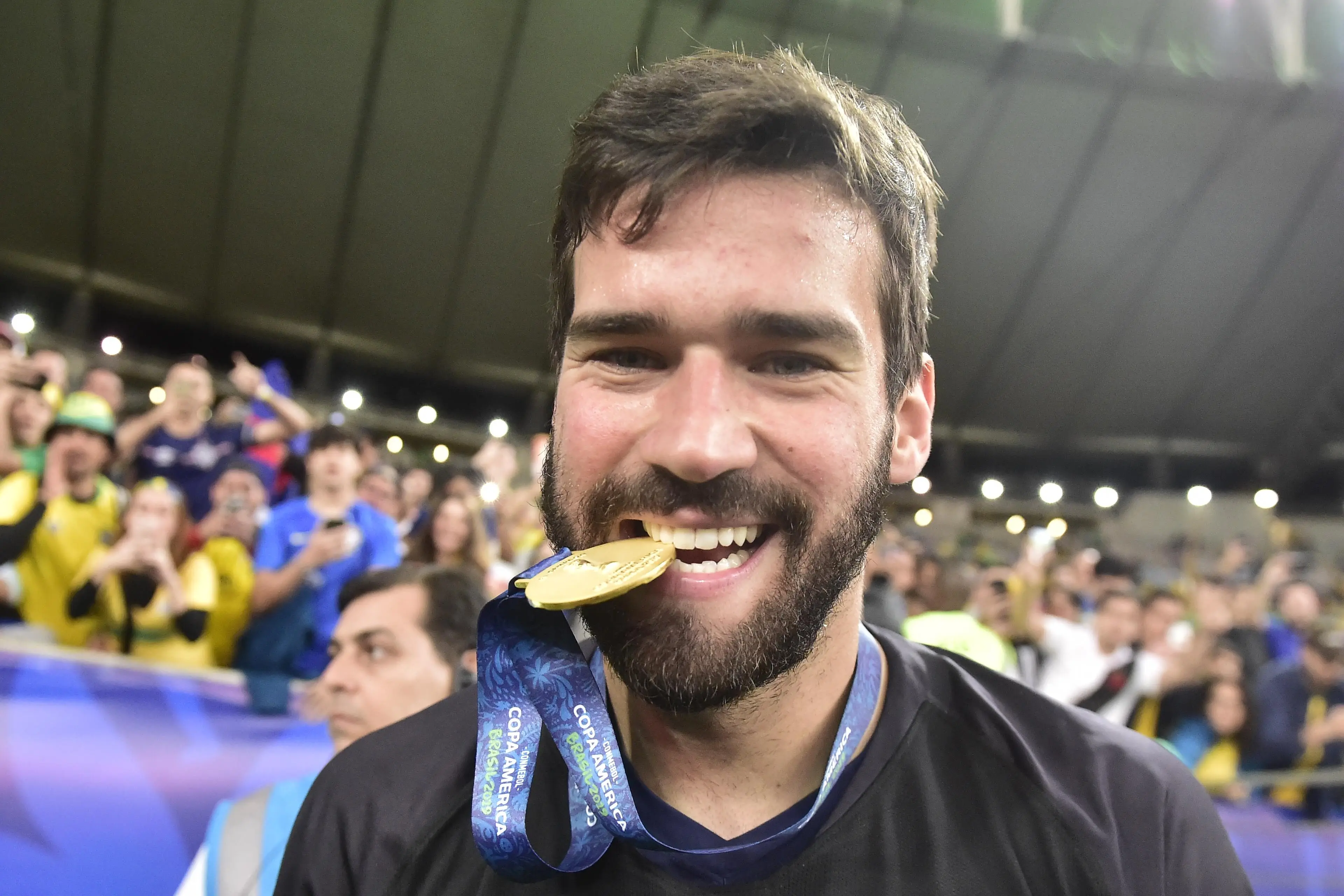 Alisson completa 34 anos: veja fotos do goleiro do Liverpool