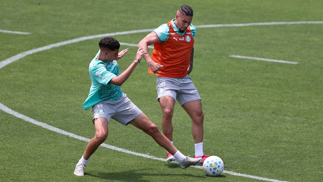 Paulinho treina com elenco, Palmeiras abre preparação para Derby e aguarda exames de Gómez