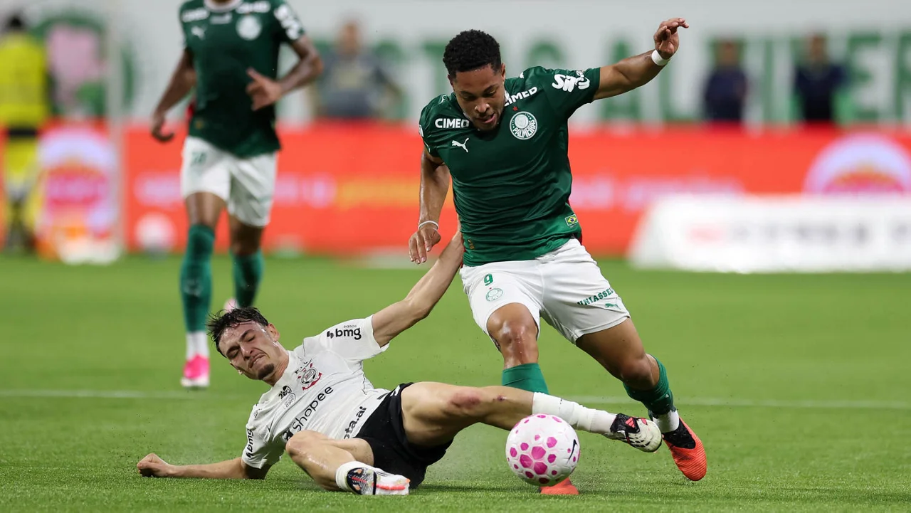 Auxiliar de Abel evitar cravar data para retorno de Vitor Roque no Palmeiras: “Avaliar dia a dia”