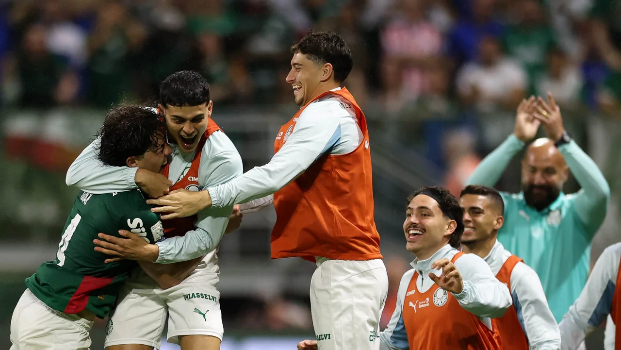 Sosa sente dores após sair do banco no clássico e será reavaliado no Palmeiras