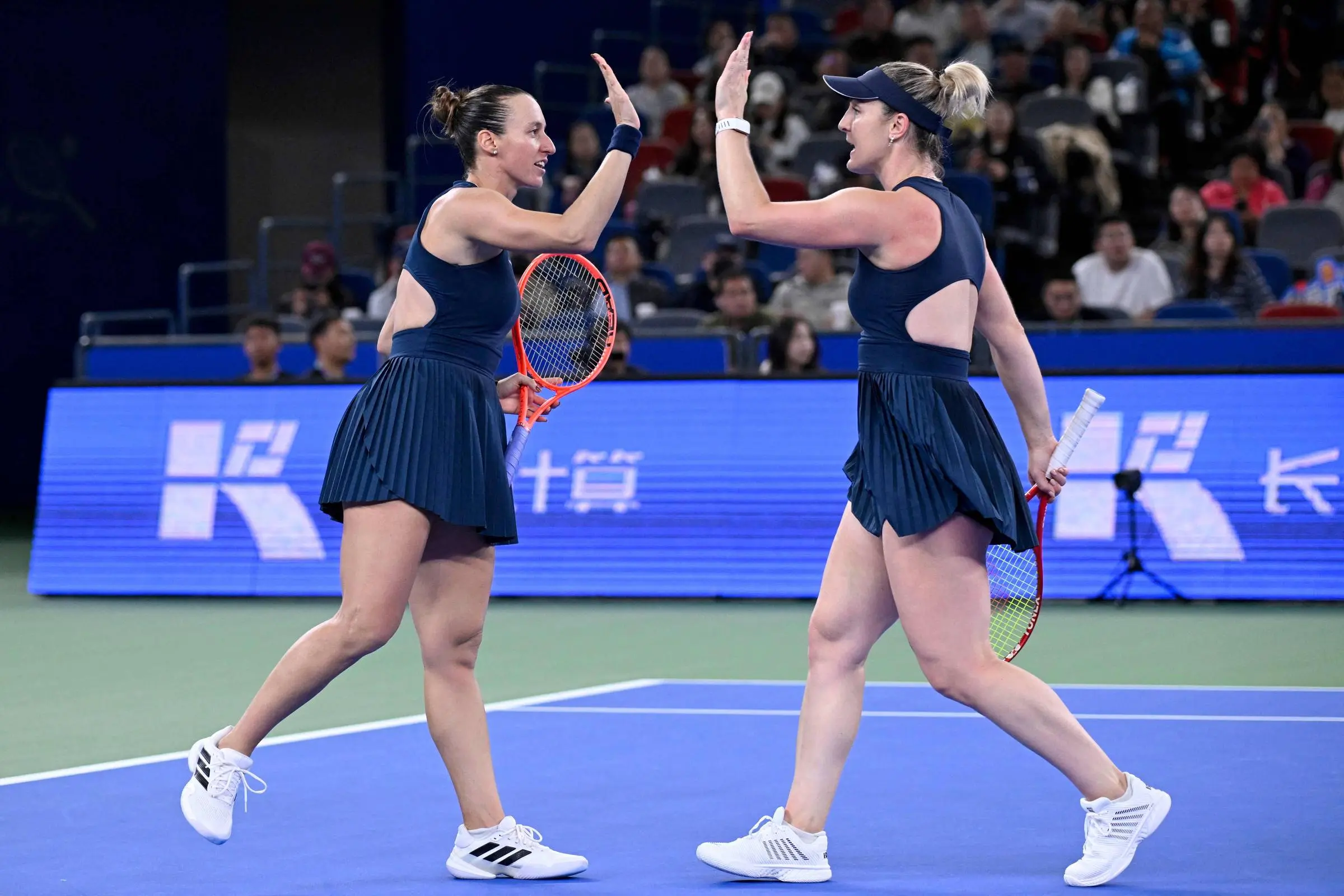 Luisa Stefani e Dabrowski avançam às quartas do WTA 500 de Tóquio e ampliam série invicta