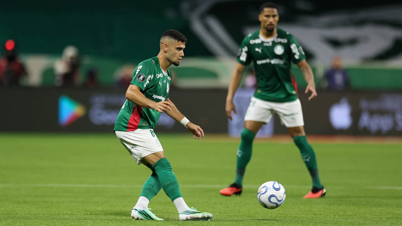 Andreas Pereira é absolvido após expulsão contra o Athletico-PR, e Palmeiras é multado