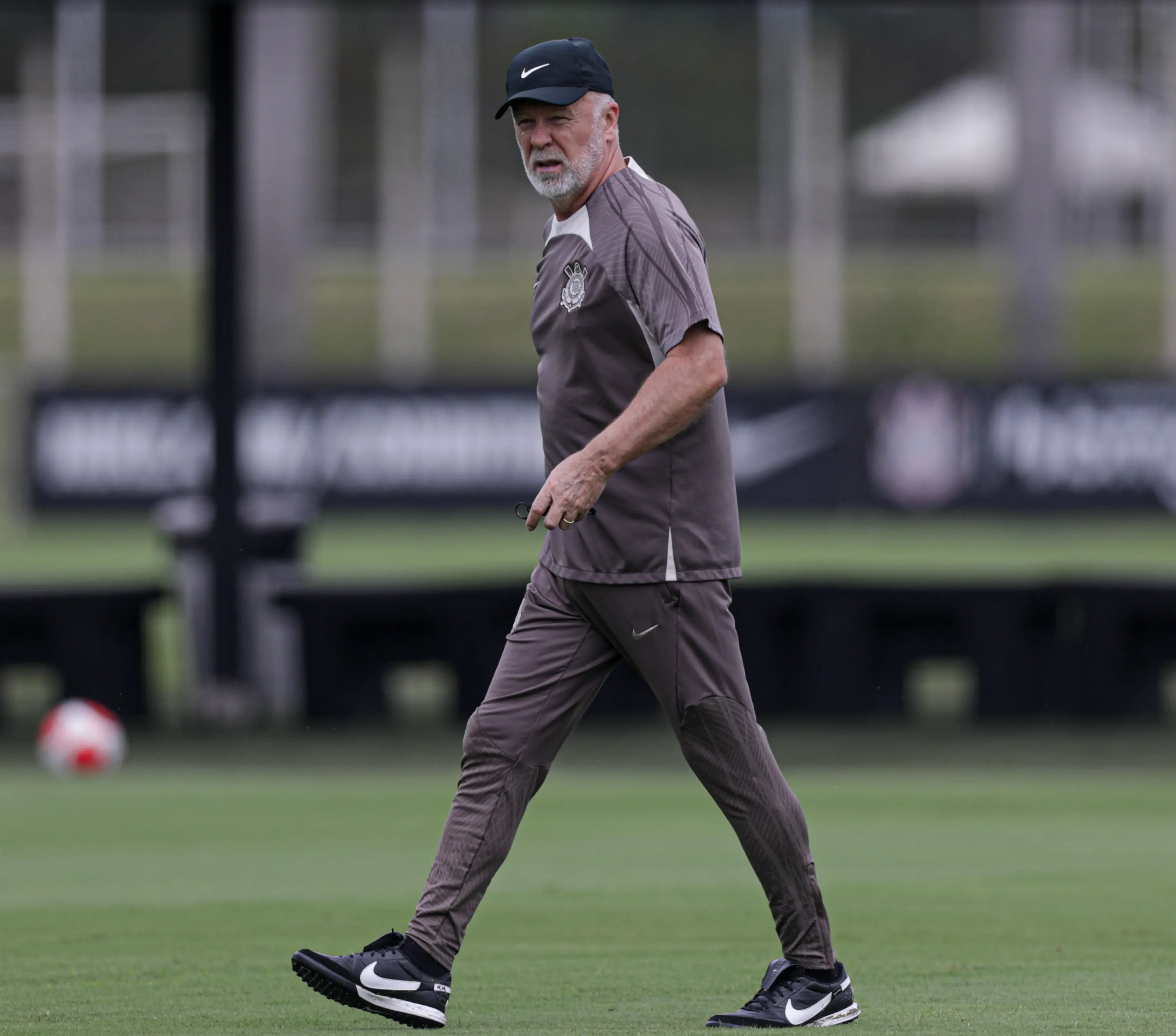 Corinthians acumula dívidas de rescisões com técnicos de gestões de Augusto e Stabile