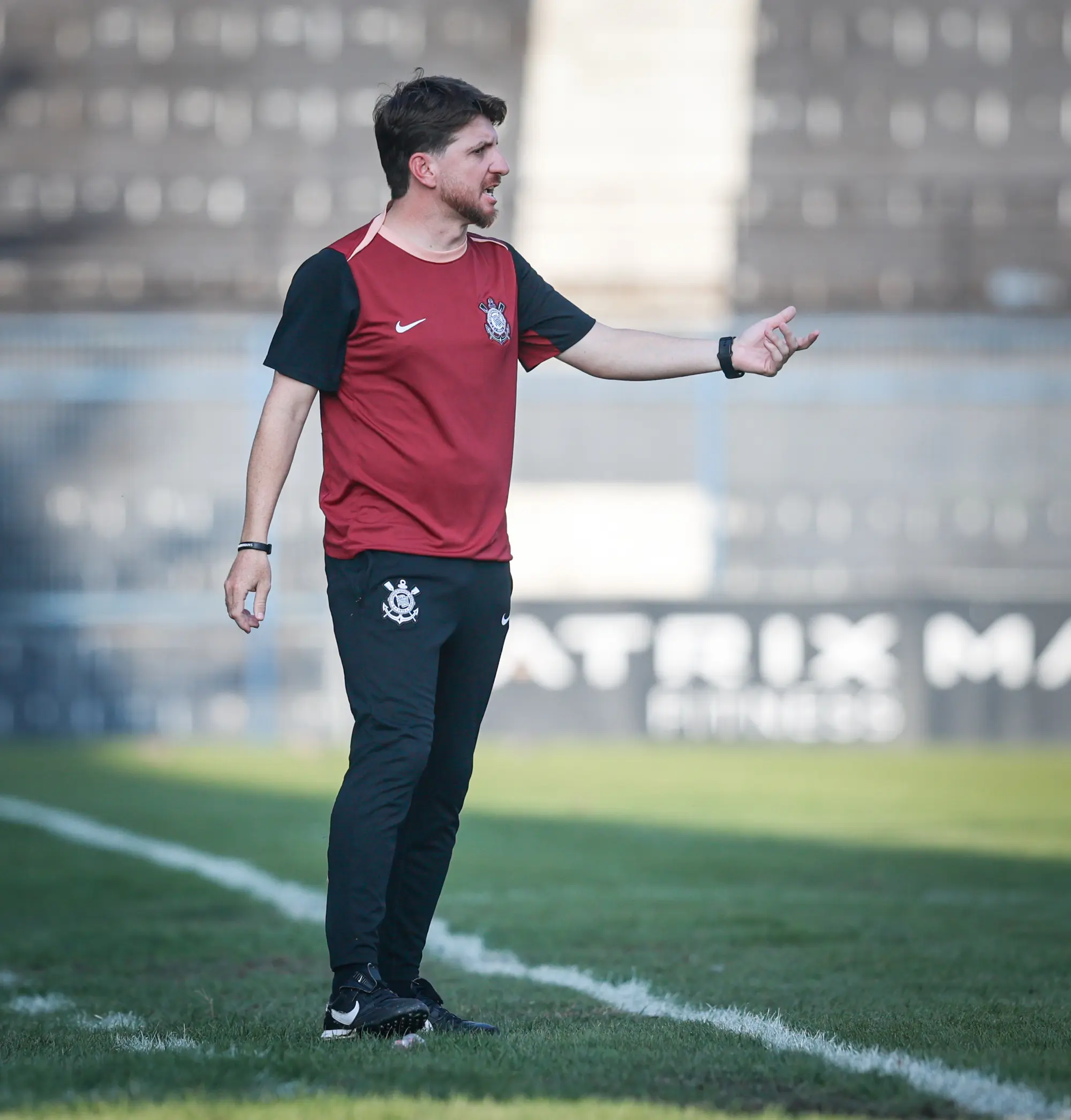 Corinthians terá William Batista, técnico do sub-20, como interino contra Palmeiras