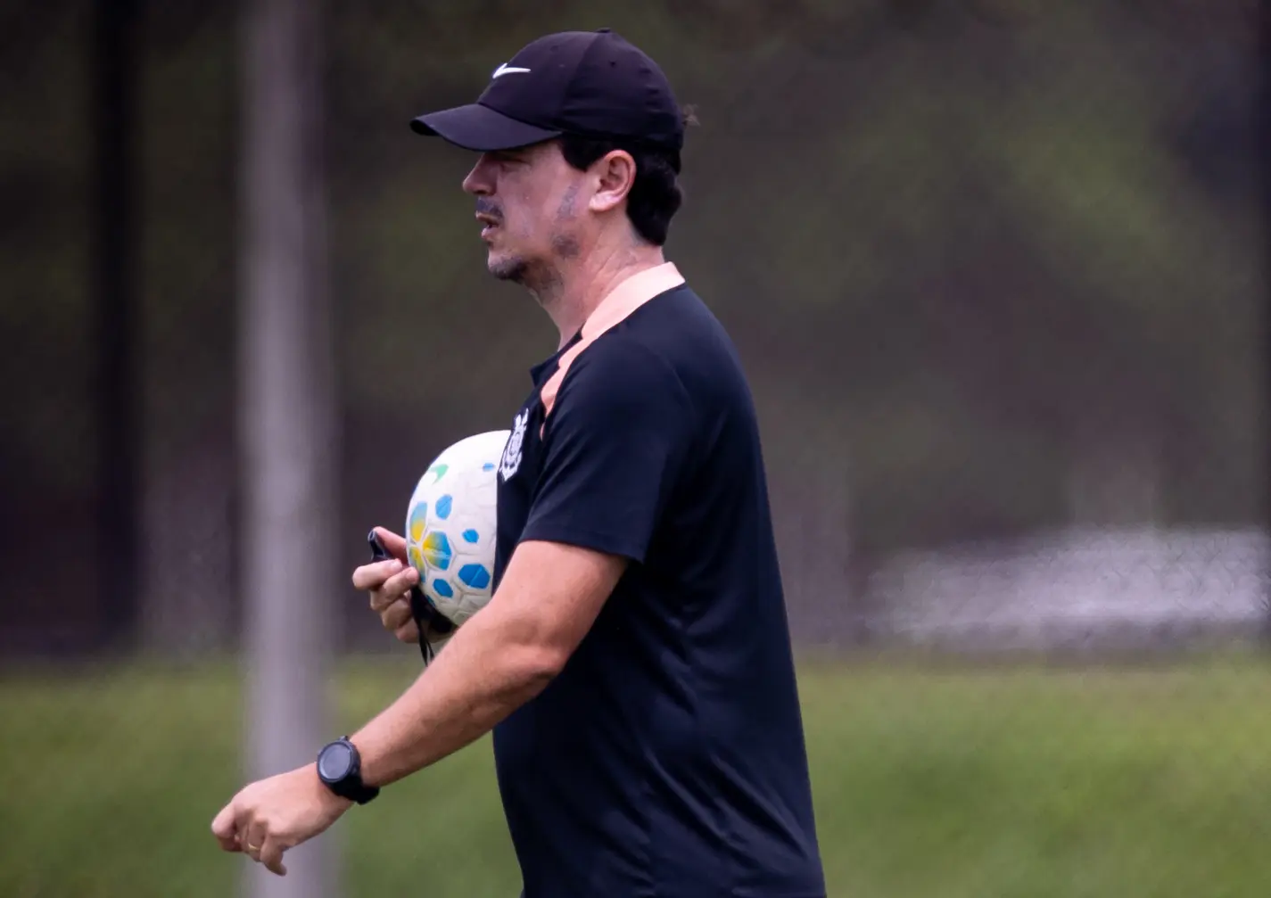 Pressionado, Diniz busca recuperar solidez defensiva do Corinthians em reta final da temporada