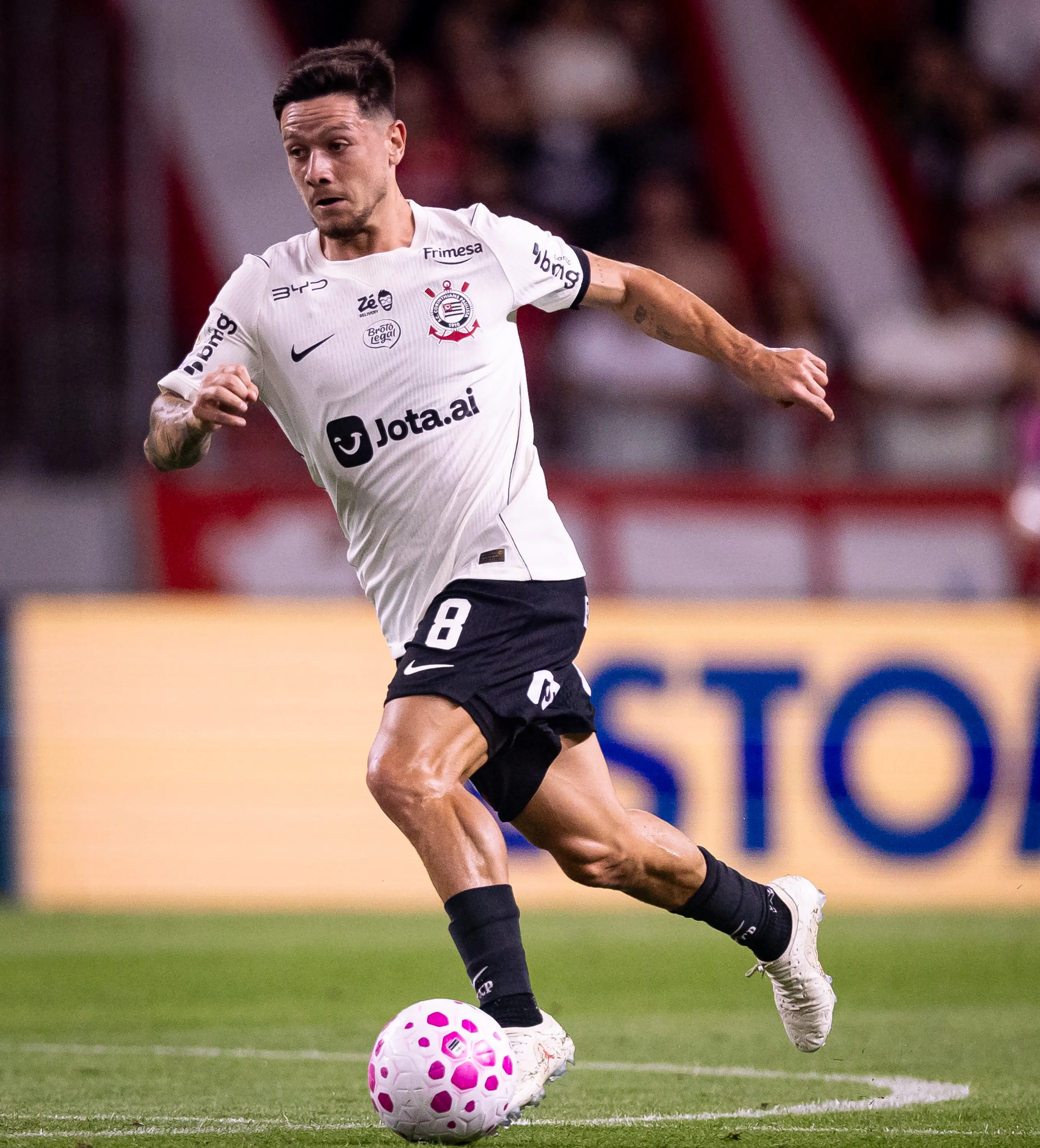 Corinthians perde para o Internacional e vive crise profunda no Brasileirão​‌​