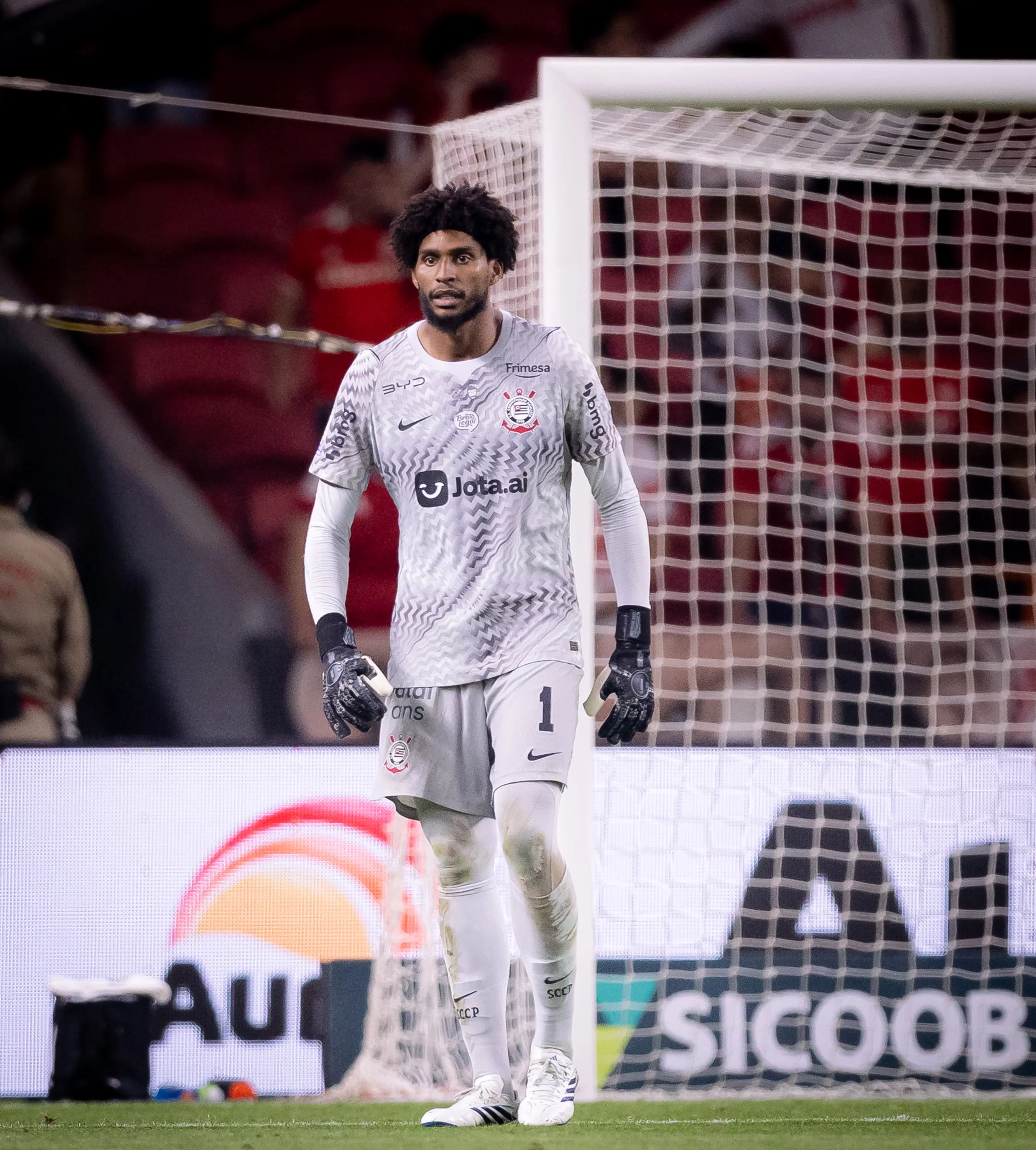 Hugo Souza pede desculpas à torcida do Corinthians após goleada: “É doloroso”
